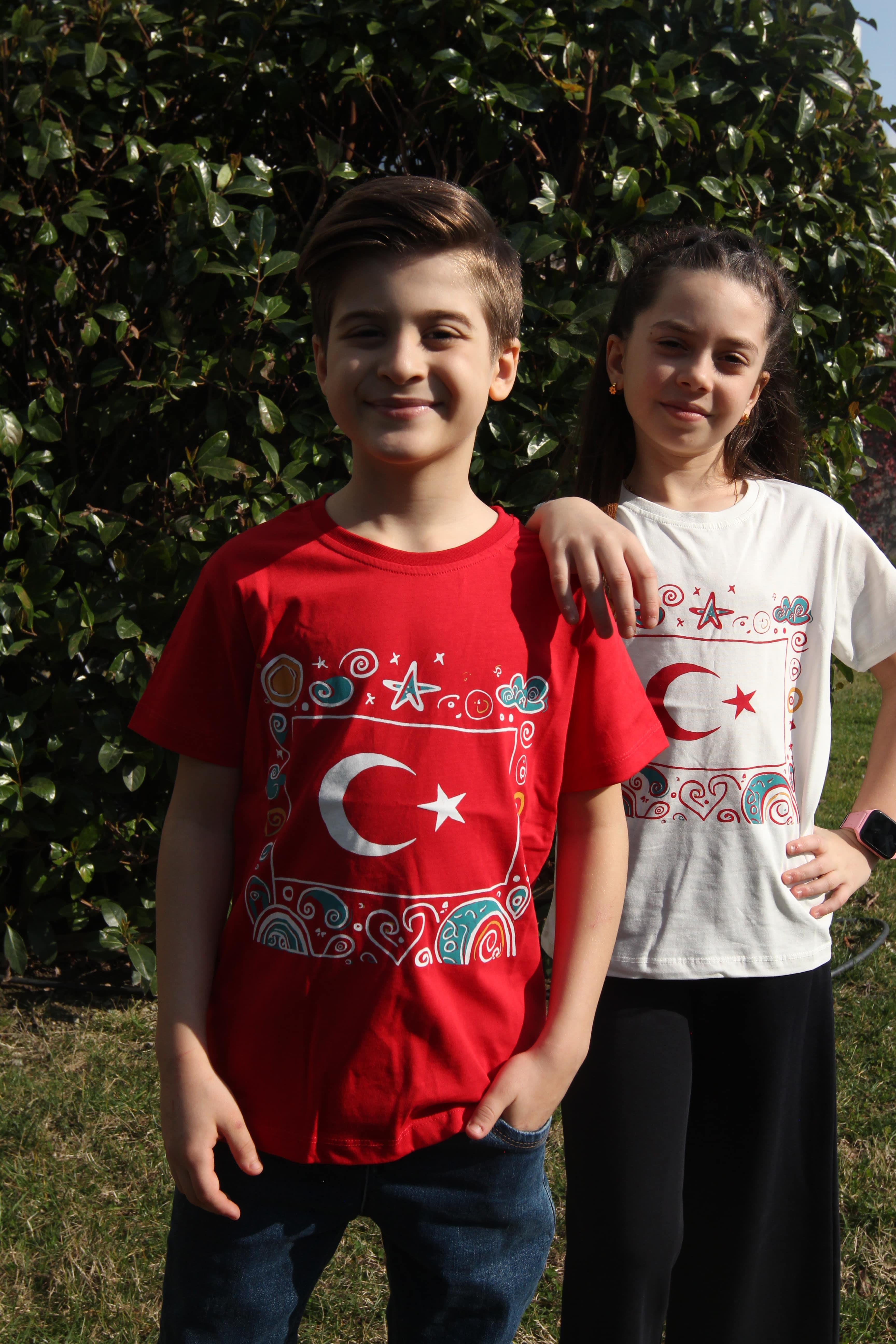 %100 Pamuklu Türk Bayraklı Kız Erkek Çocuk Tişört Kırmızı - 23 Nisan 29 Ekim Bayramı - Perendi
