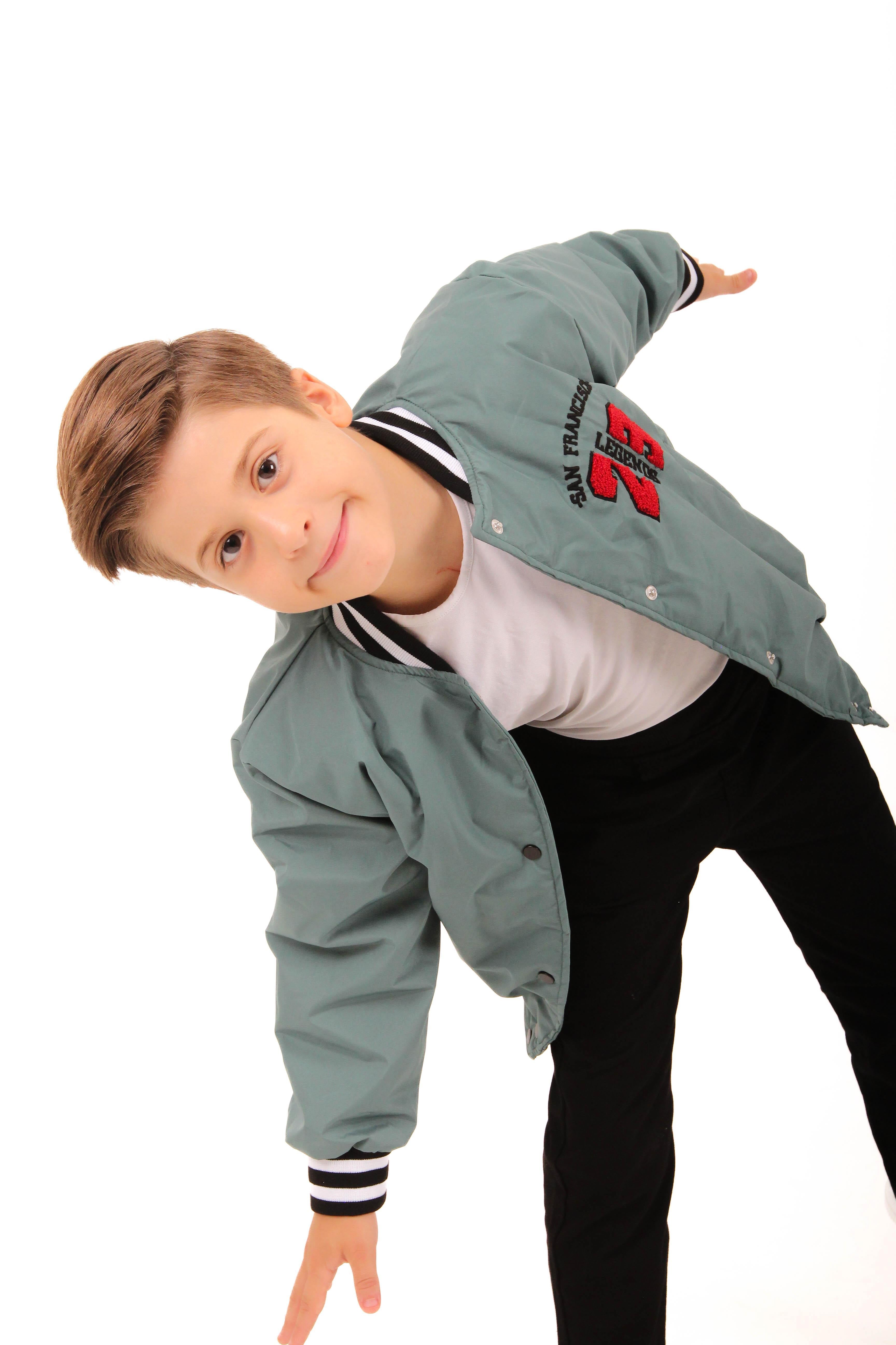 28 Nakışlı Erkek Çocuk Bomber Ceket