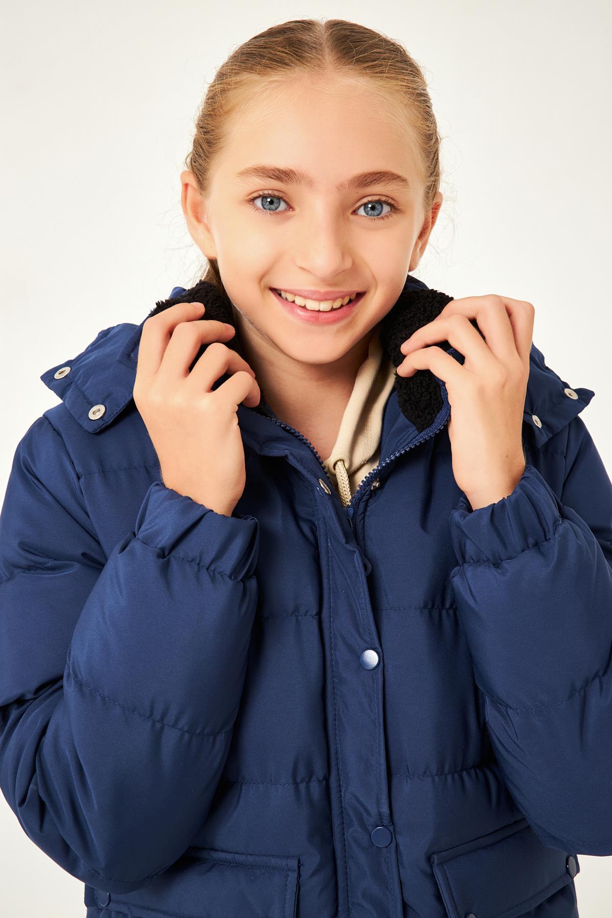 Cep Detaylı Kapüşonlu Unisex Çocuk Mont