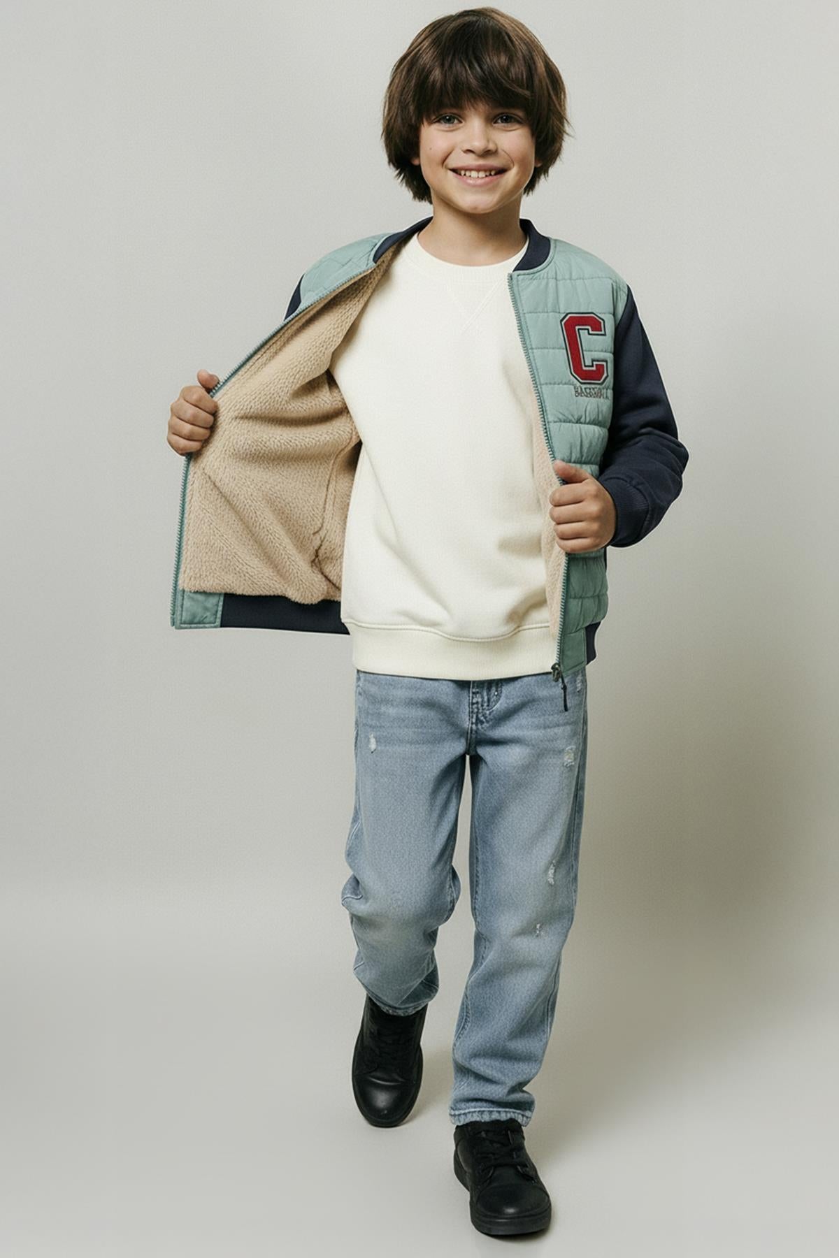Erkek Çocuk İçi Peluşlu Nakış Detaylı Kapitone Kolej Ceket