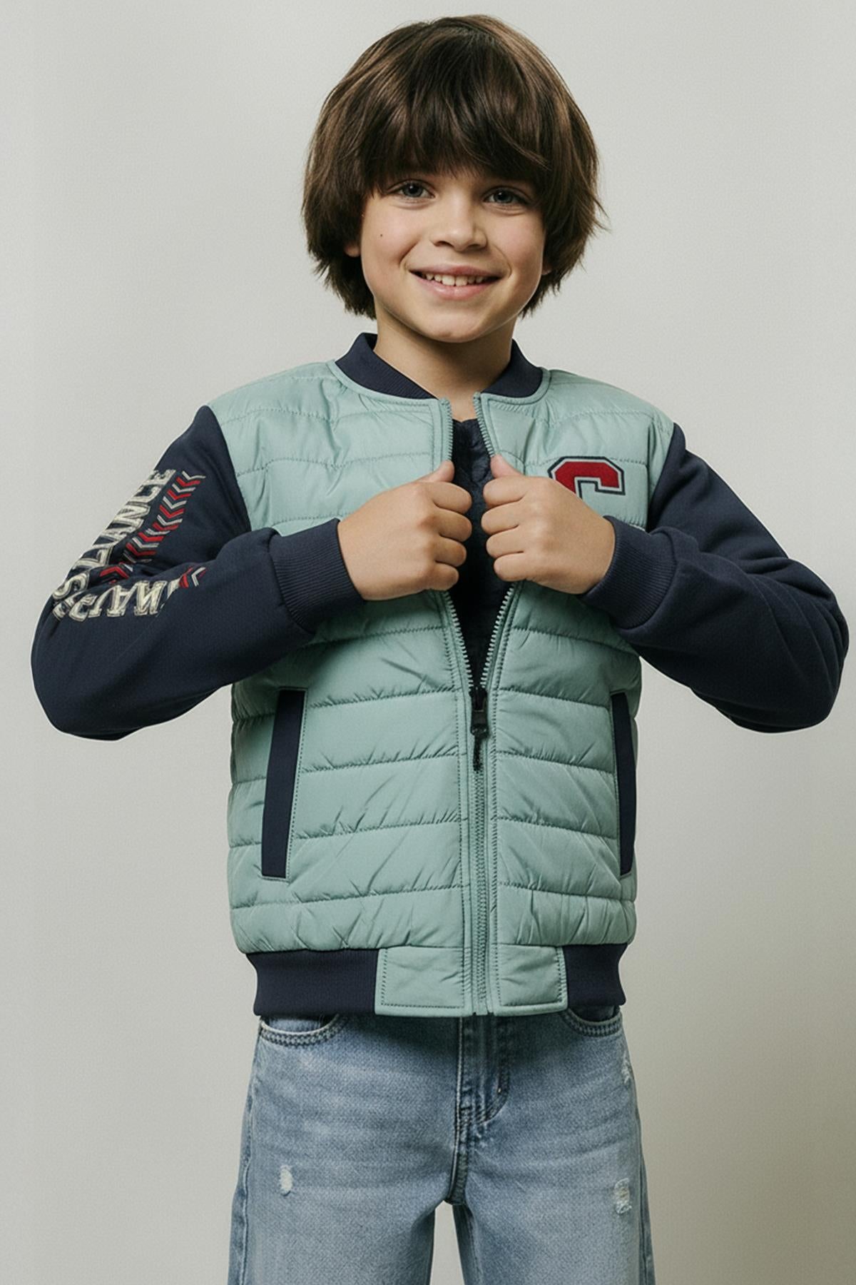 Erkek Çocuk İçi Peluşlu Nakış Detaylı Kapitone Kolej Ceket – Çağla