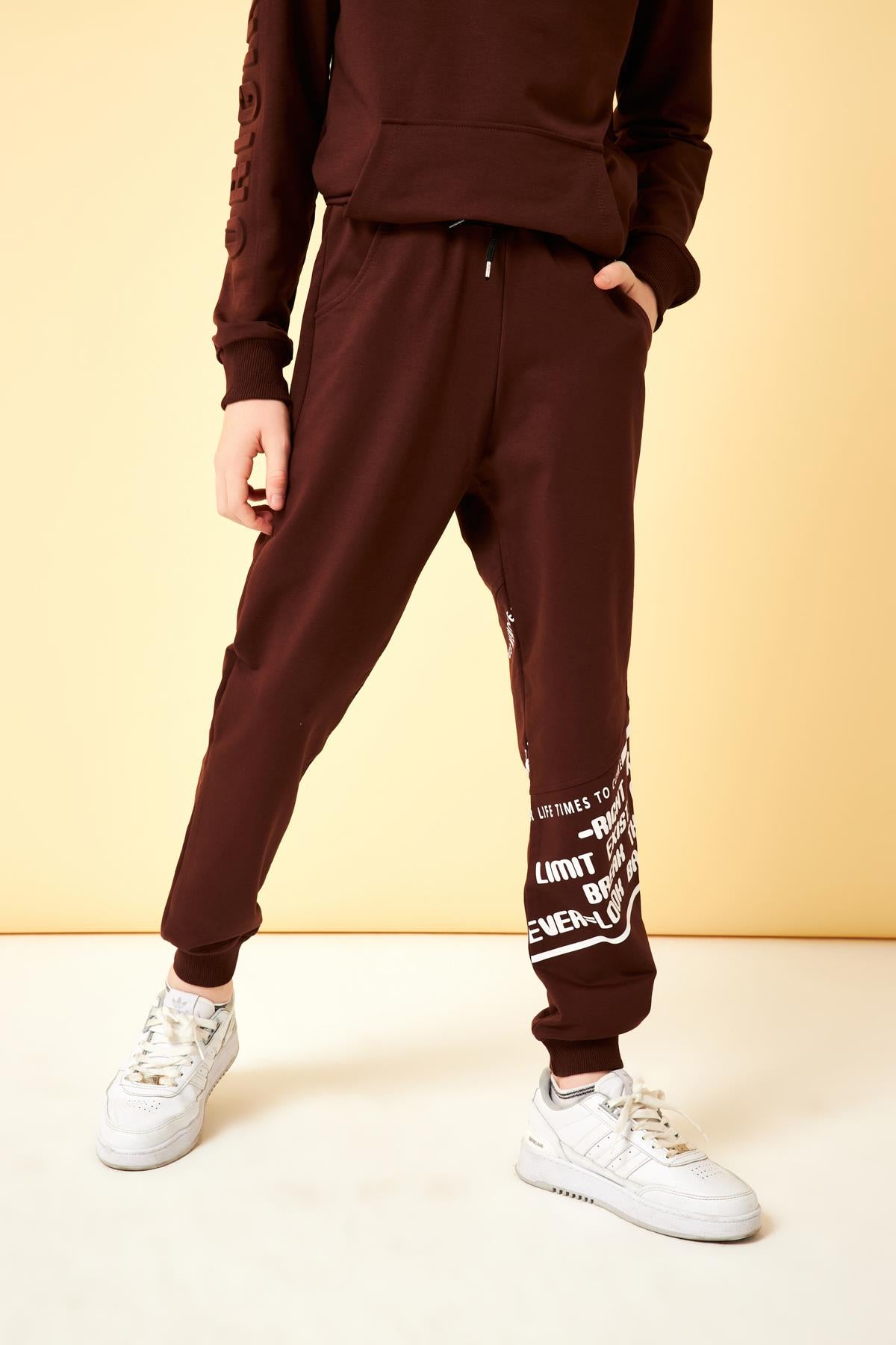 Never Look Baskı Detaylı Erkek Çocuk Eşofman Altı Kahverengi - Perendi