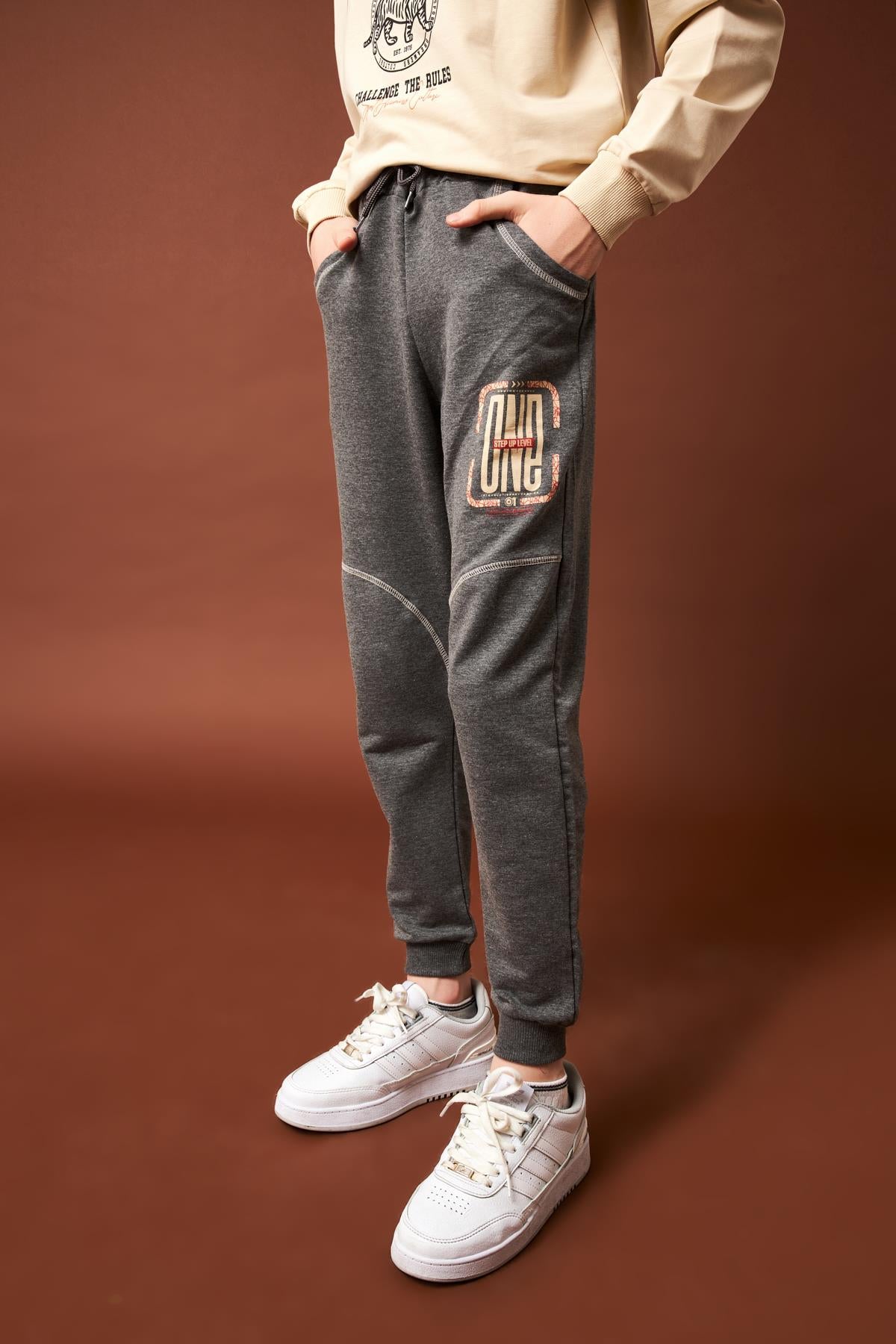 One Baskı Detaylı Erkek Çocuk Eşofman Altı Antrasit - Perendi