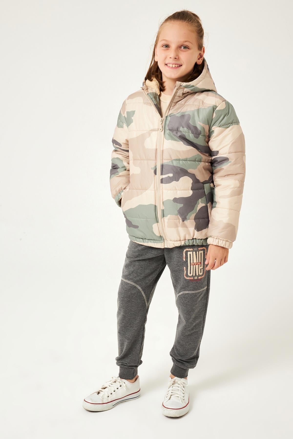 Kamuflaj Desenli Erkek Çocuk Mont