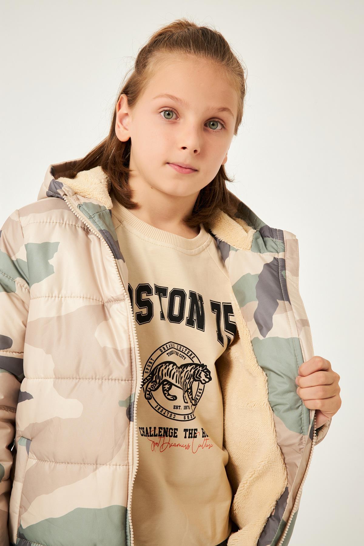 Kamuflaj Desenli Erkek Çocuk Mont