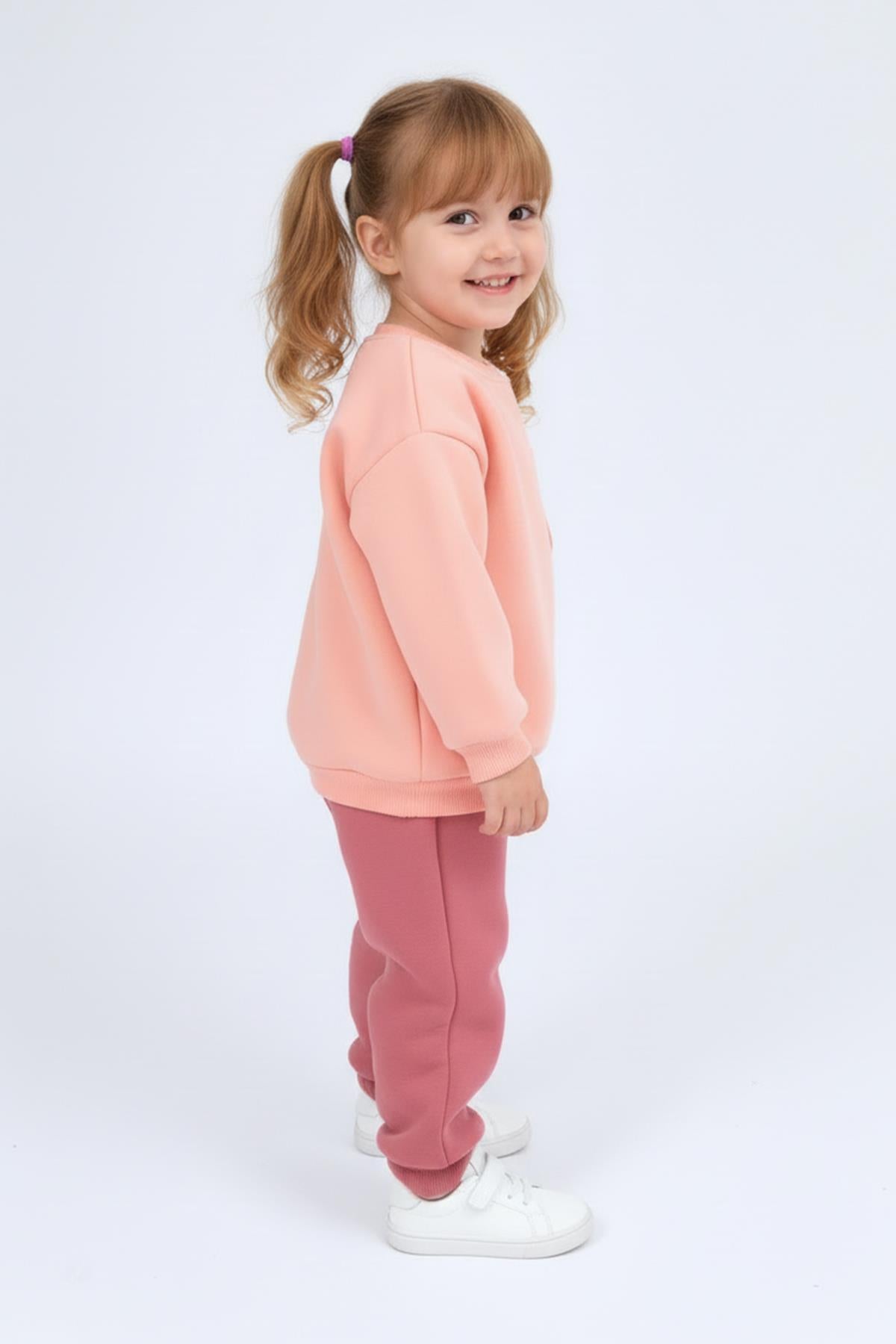 Kız Çocuk Bisiklet Yaka Baskı Detaylı Sweatshirt ve İçi Polarlı Jogger Alt Takım – Yavruağzı