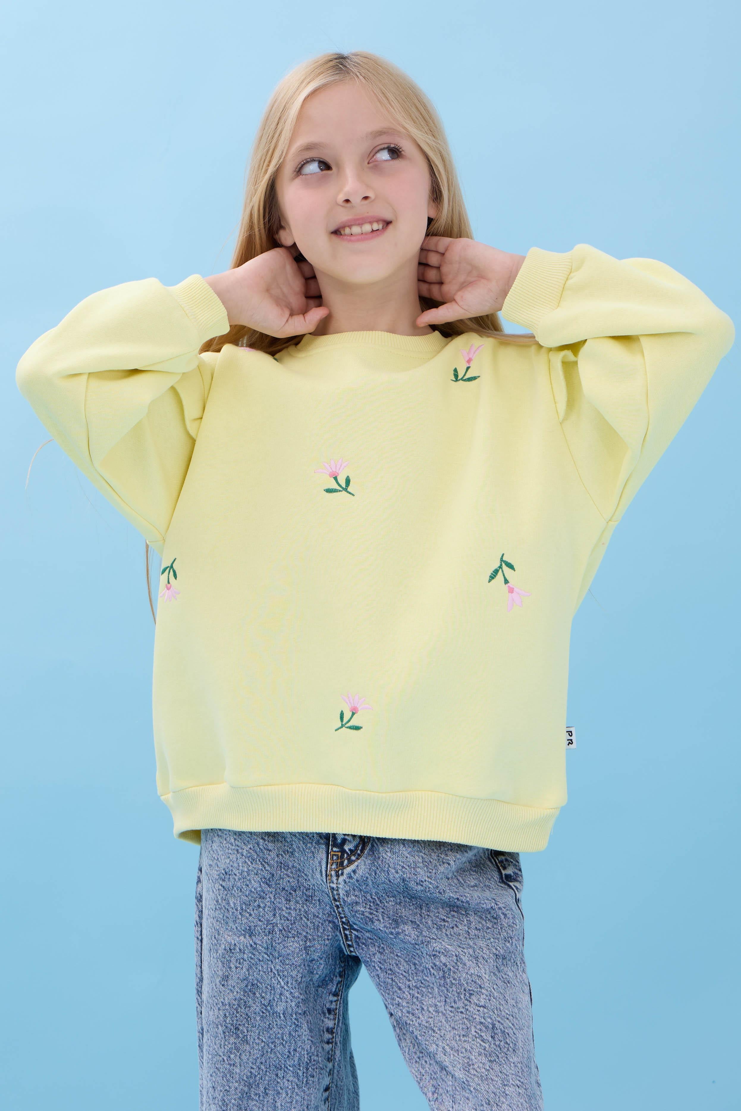 Kız Çocuk Fırfır Detaylı Çiçek İşlemeli Şardonlu Oversize Sweatshirt - Sarı