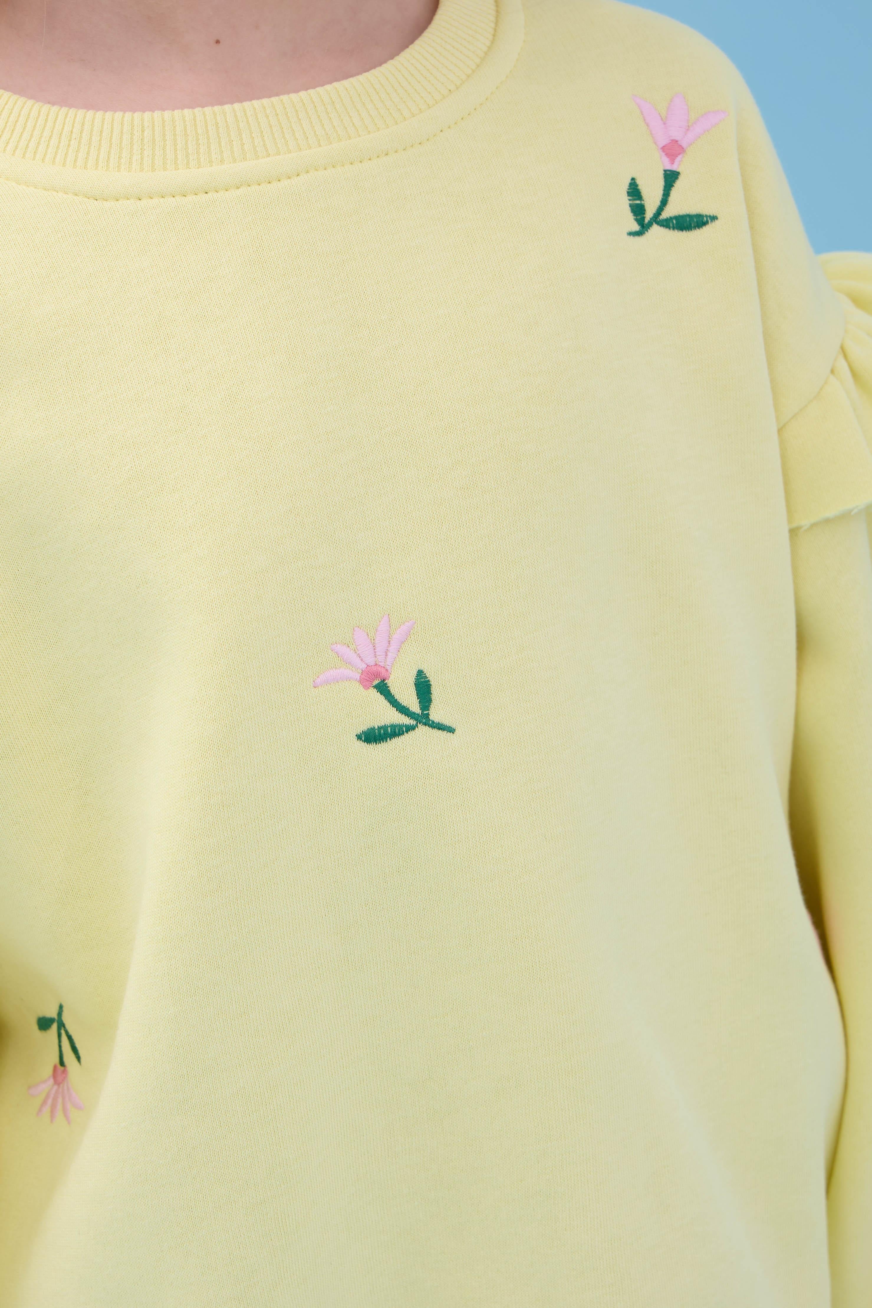 Kız Çocuk Fırfır Detaylı Çiçek İşlemeli Şardonlu Oversize Sweatshirt - Sarı