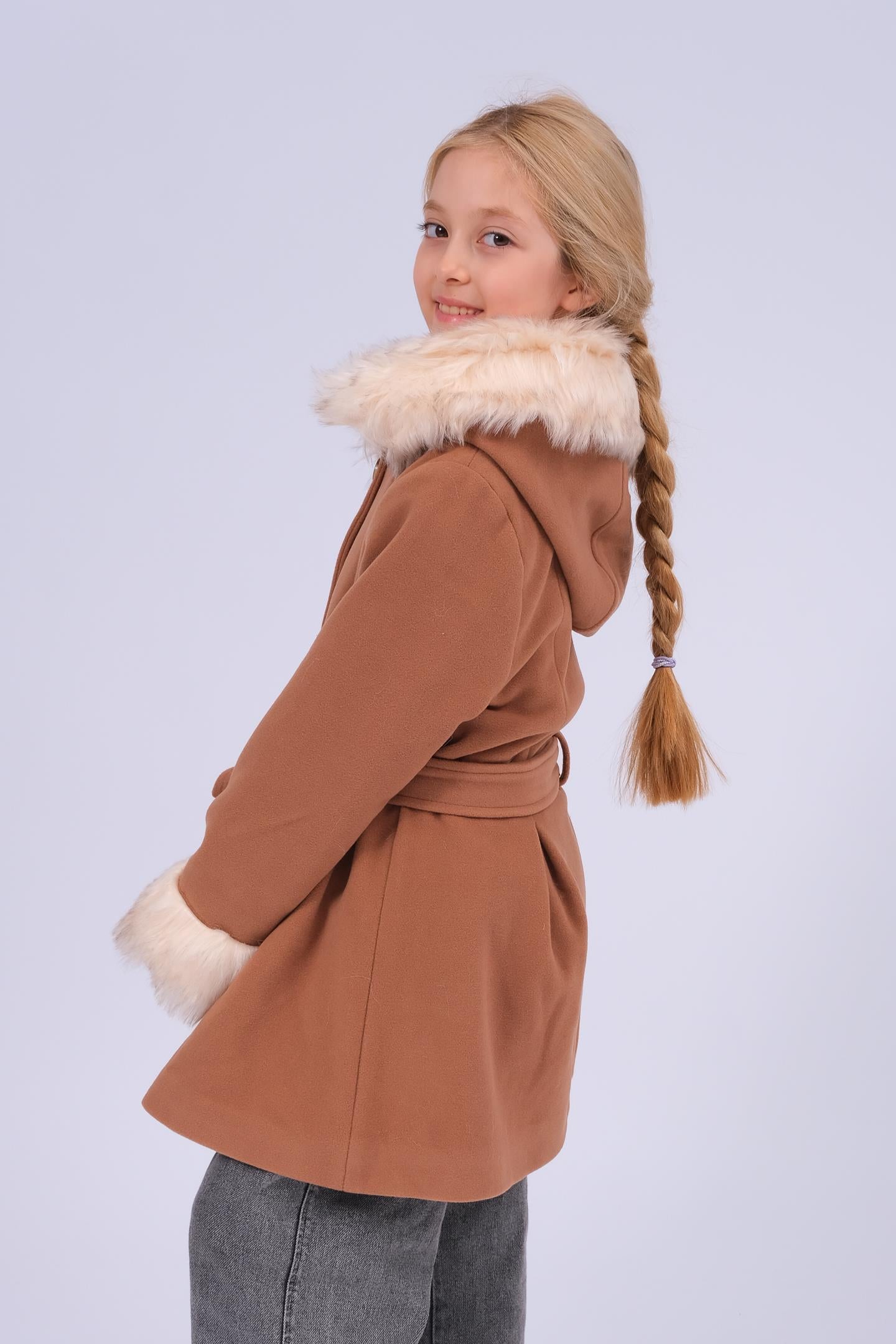 Kız Çocuk Kürk Detaylı Kapüşonlu Kuşaklı Kaşe Kaban