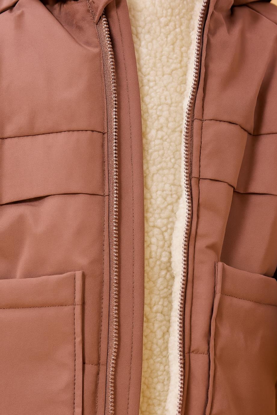 Kız Çocuk Kürklü Kulaklı ve Çanta Aksesuarlı Kalın Kışlık Mont Gülkurusu