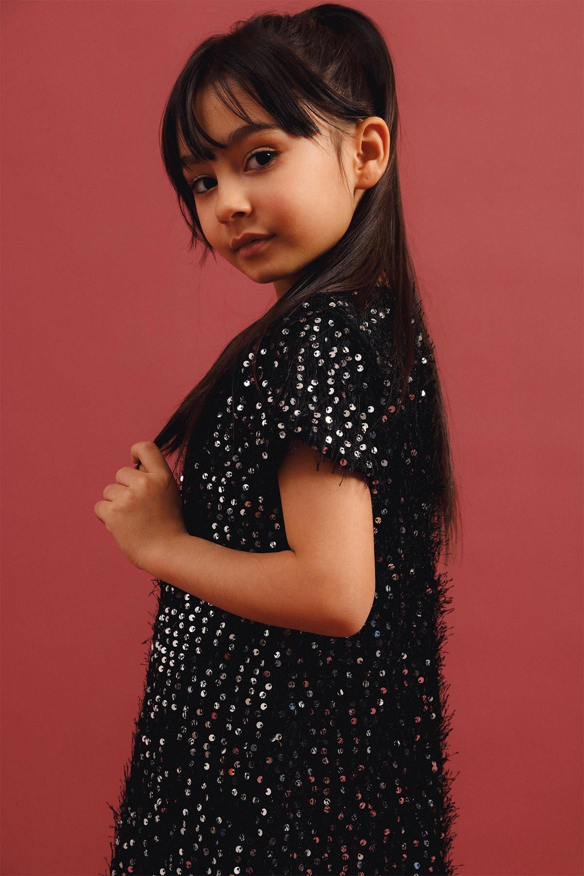 Kız Çocuk Pullu Saçaklı Tül Detaylı Uzun Elbise – Özel Gün Bayramlık Elbise