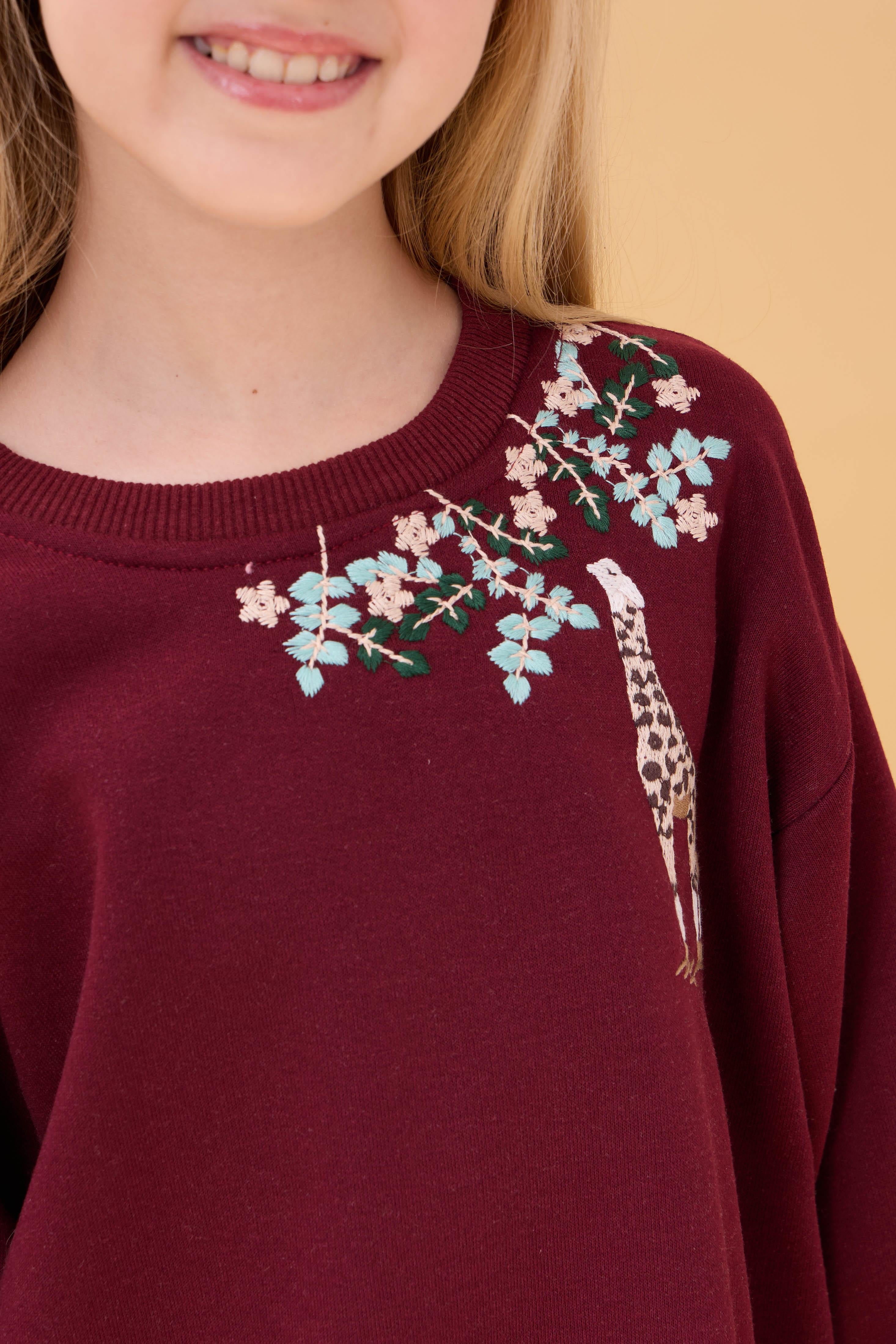 Kız Çocuk Zürafa Nakışlı Mevsimlik Oversize Sweatshirt – Bordo