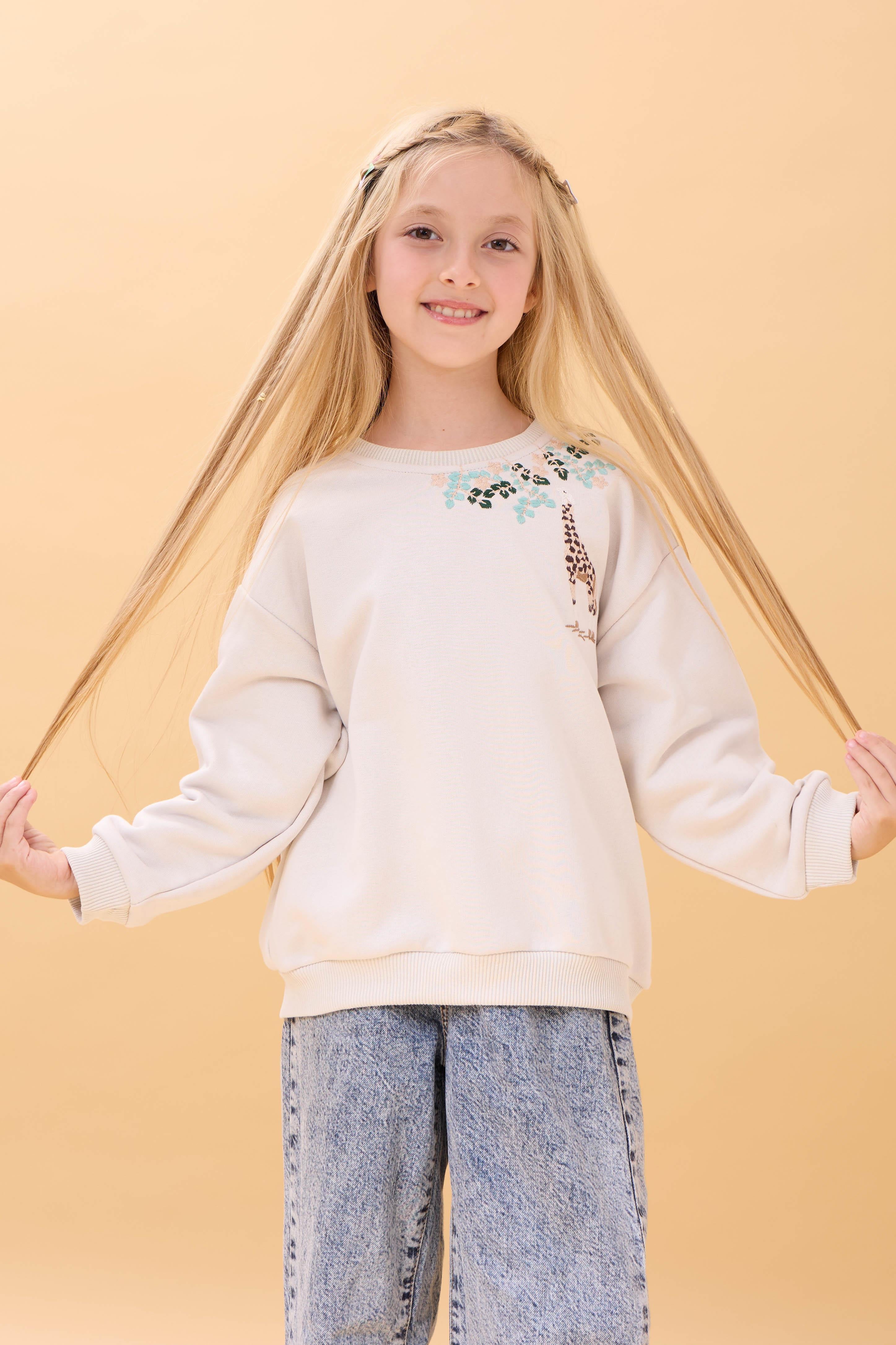 Kız Çocuk Zürafa Nakışlı Mevsimlik Oversize Sweatshirt – Taş