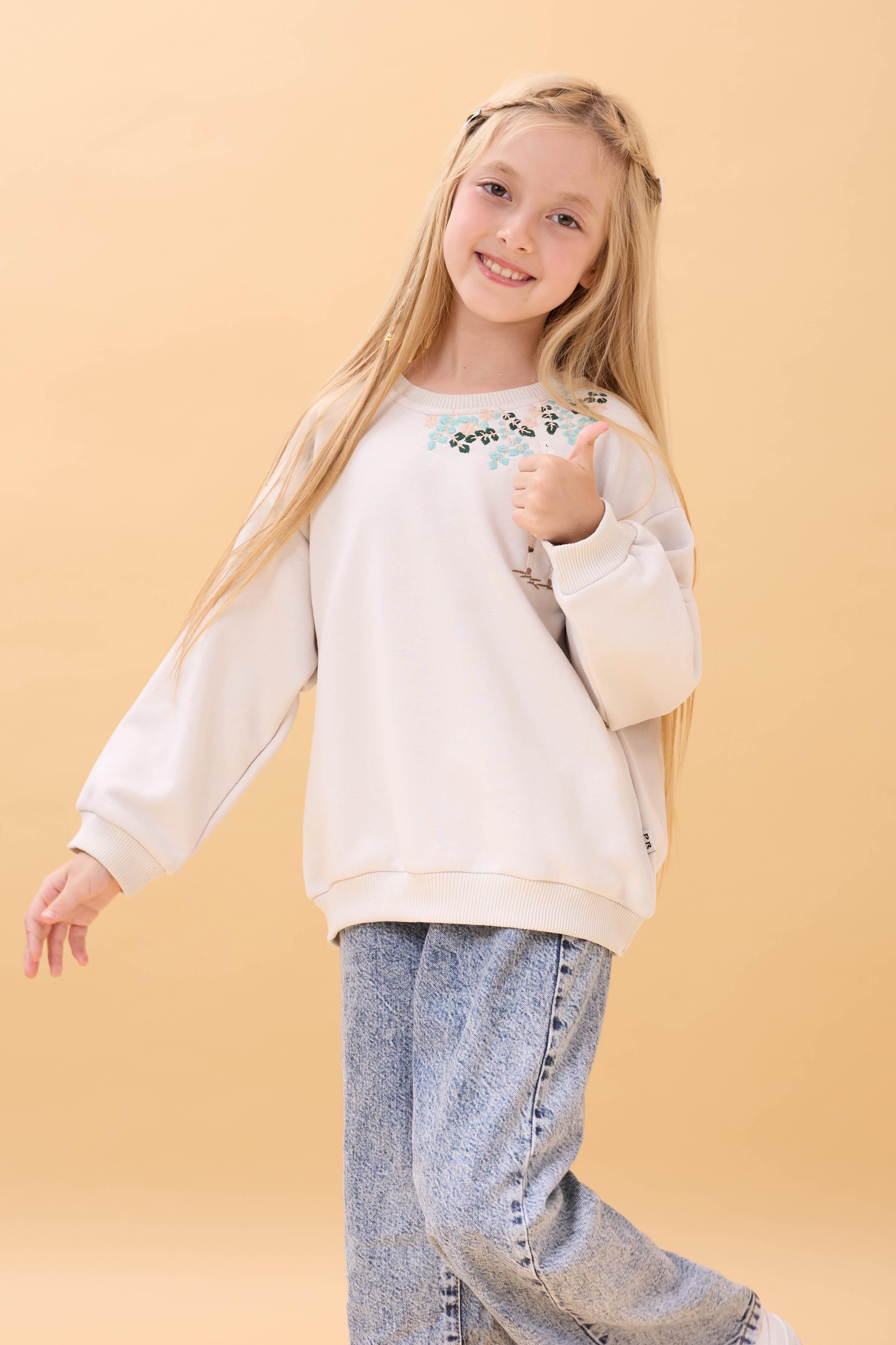 Kız Çocuk Zürafa Nakışlı Mevsimlik Oversize Sweatshirt – Taş