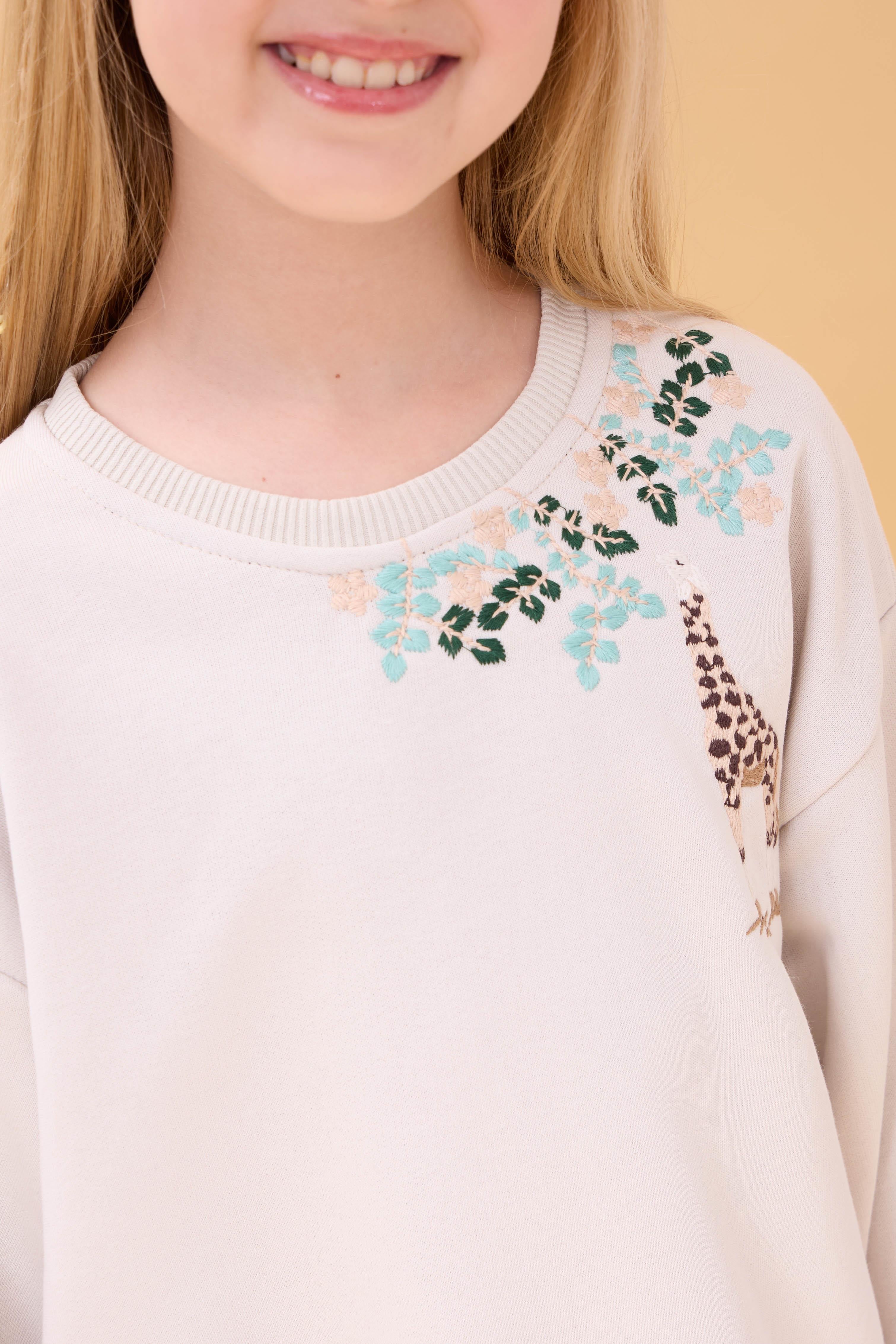 Kız Çocuk Zürafa Nakışlı Mevsimlik Oversize Sweatshirt – Taş