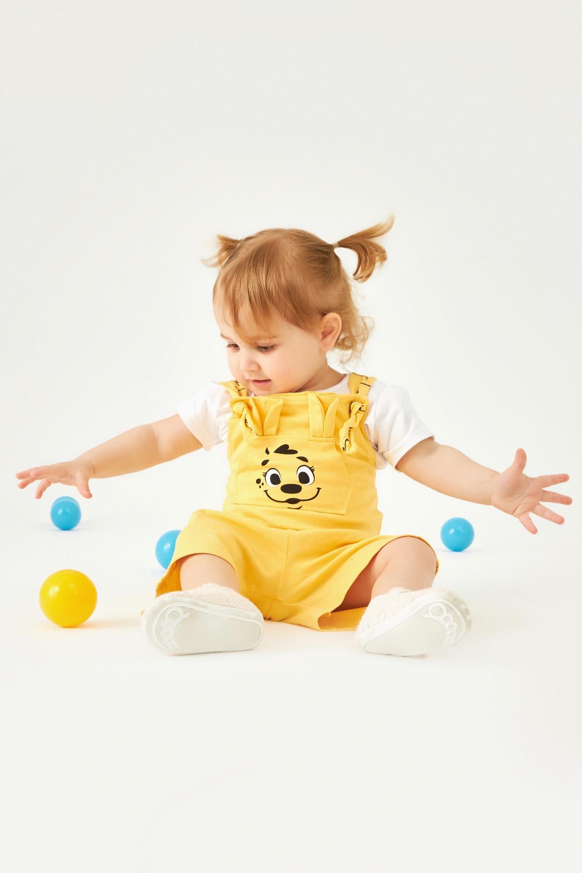 Köpekçik Baskılı Kulaklı Kanguru Cepli Kız Çocuk Tulum Sarı - Perendi