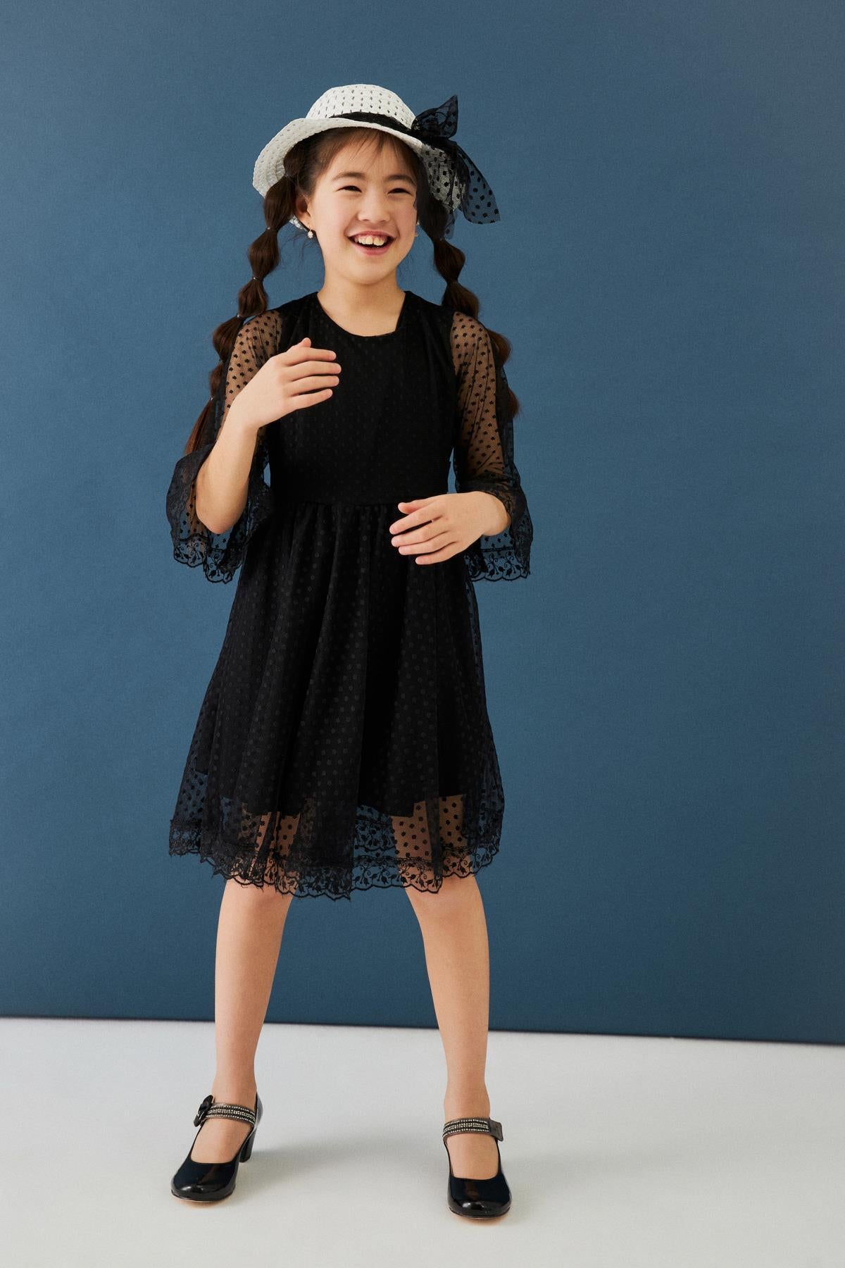 Şapka ve Kemer Detaylı Kız Çocuk Elbise