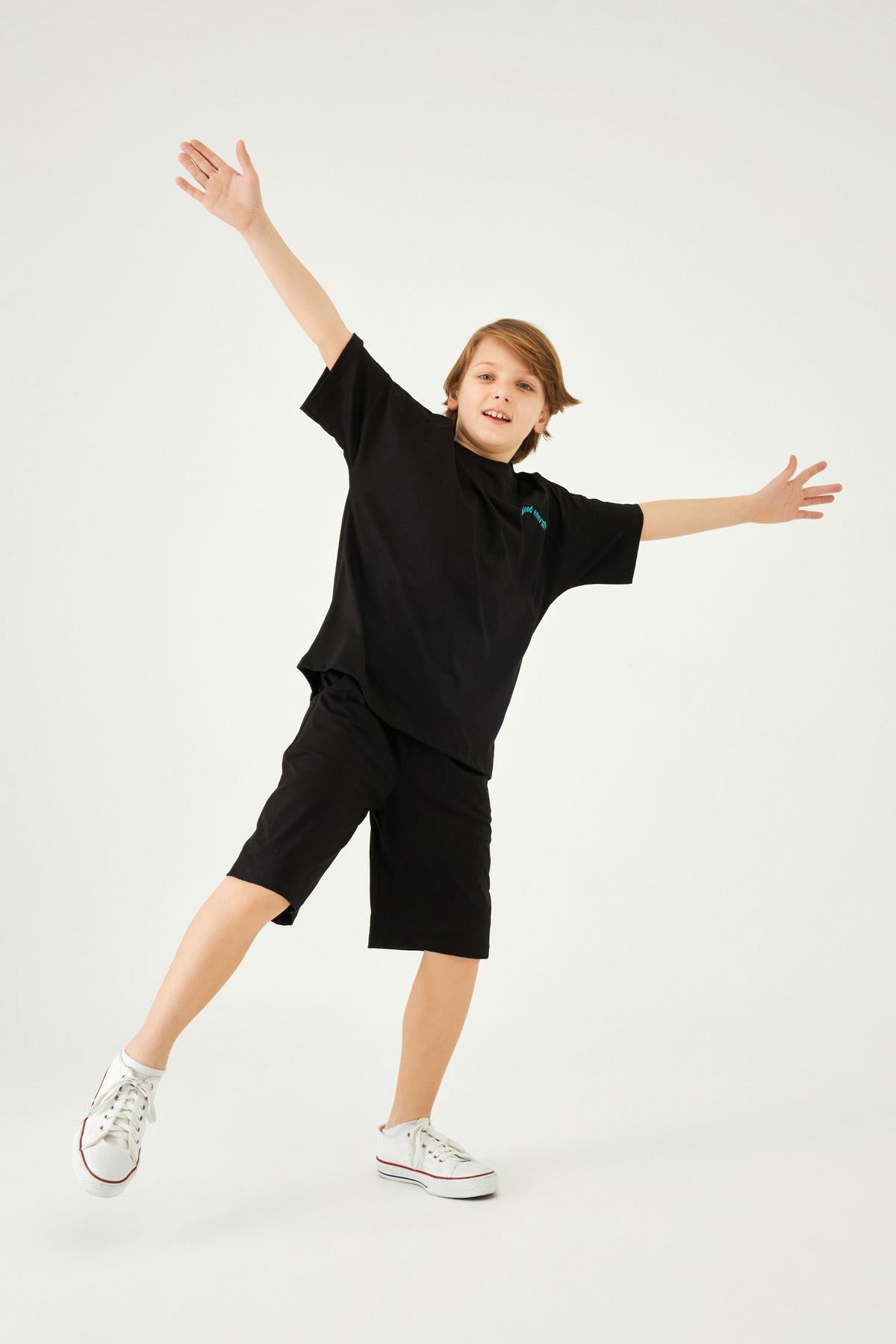 Bisiklet Yaka Düşük Omuz Basic Nakışlı Şortlu Unisex Çocuk İkili Takım