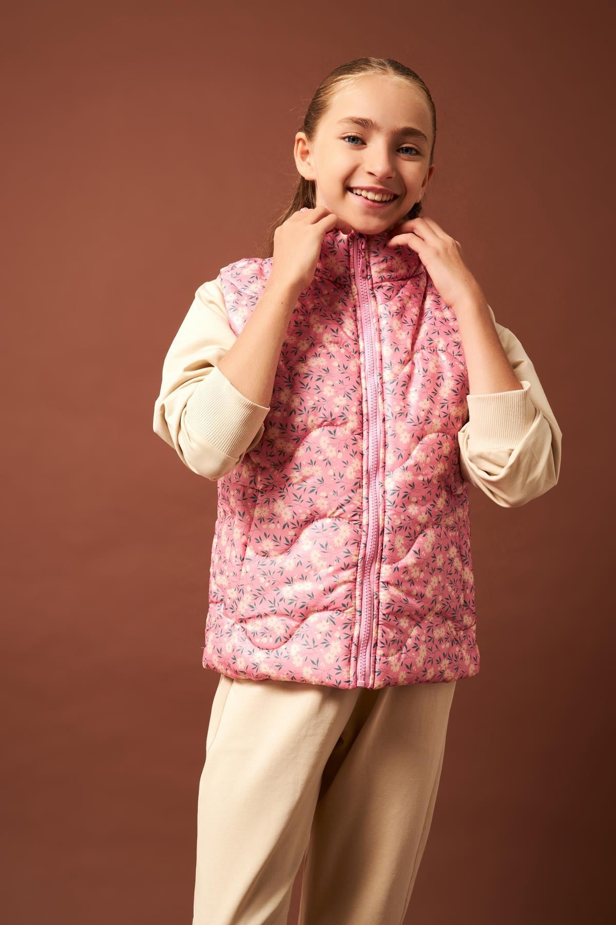 Çiçek Desenli Kız Çocuk Yelek