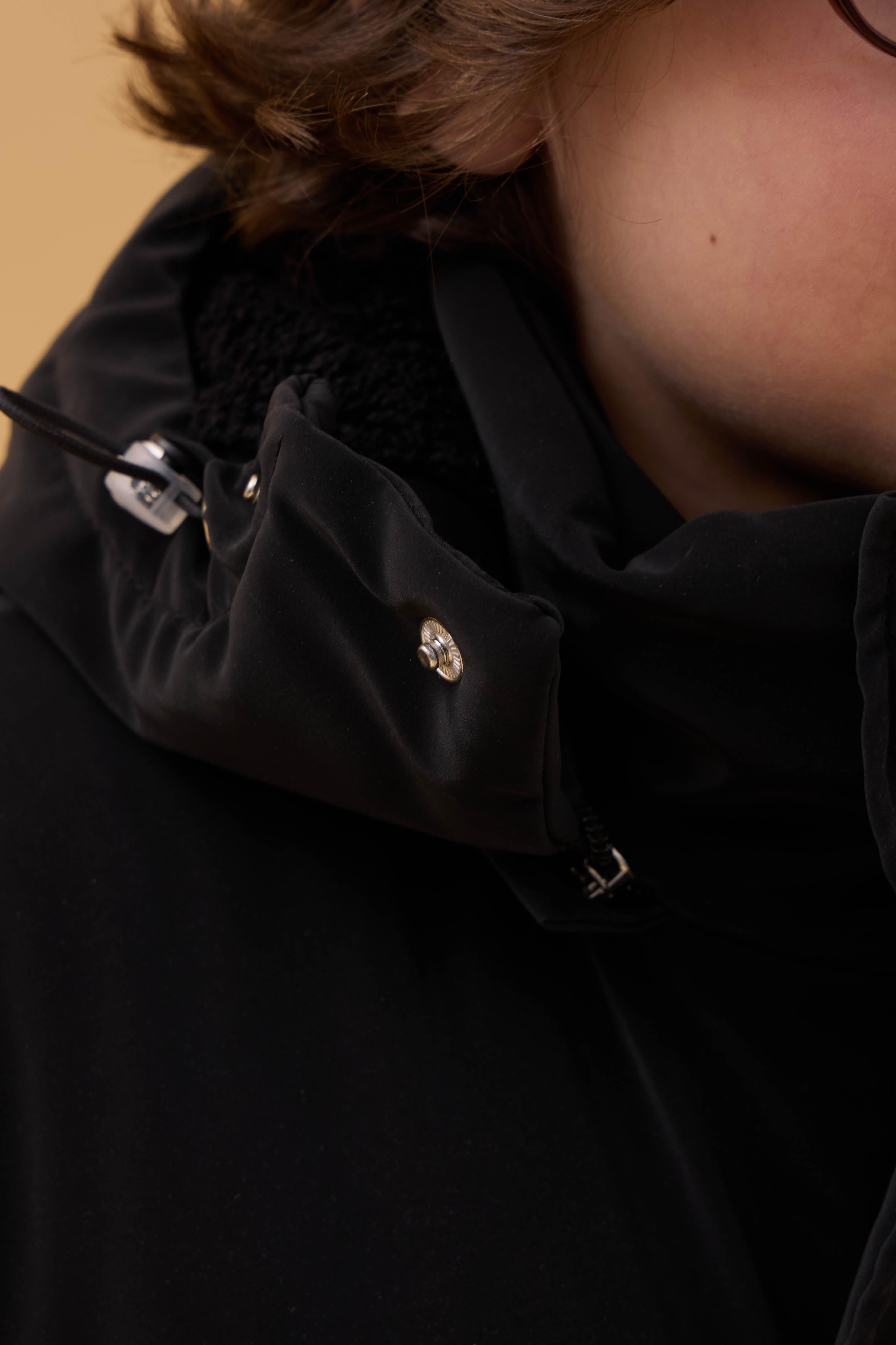 Erkek Çocuk İçi Kürklü Kapüşonlu Su İtici Kalın Kışlık Mont Siyah