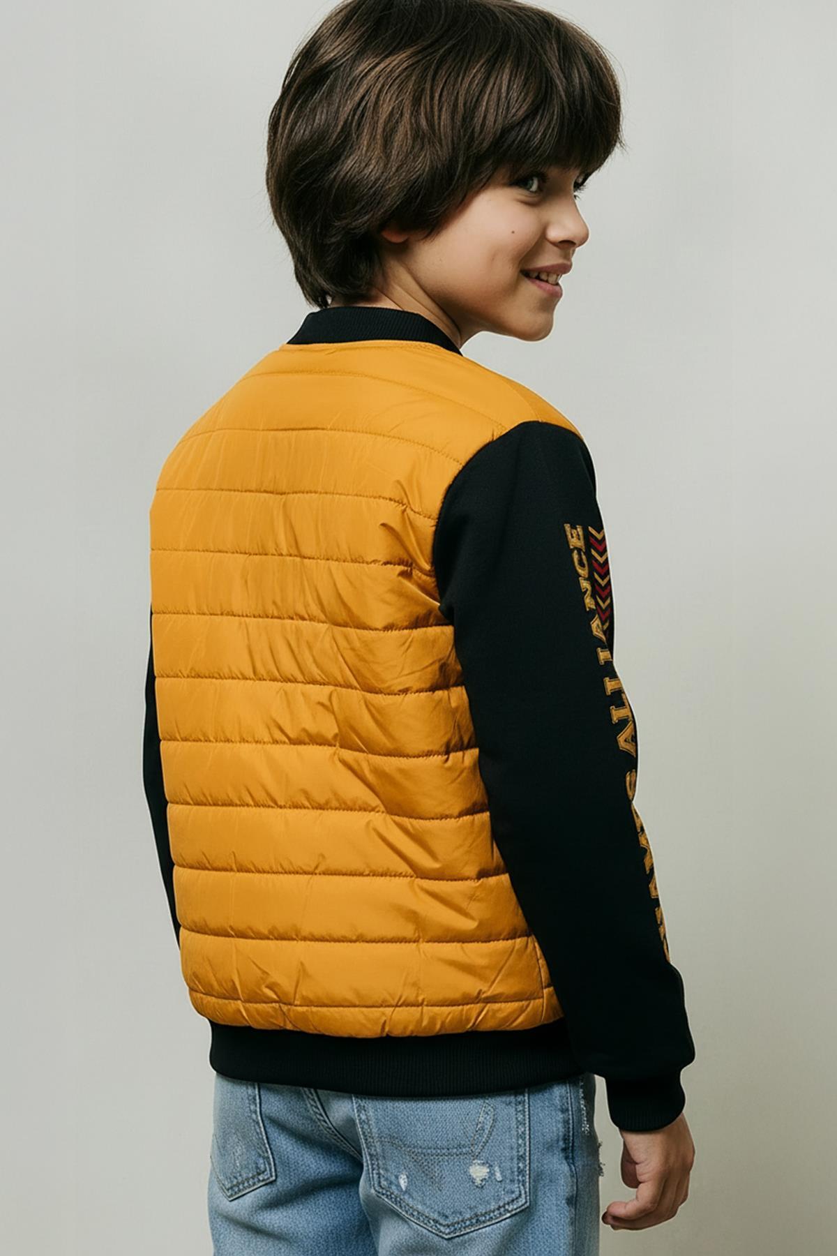 Erkek Çocuk İçi Peluşlu Nakış Detaylı Kapitone Kolej Ceket