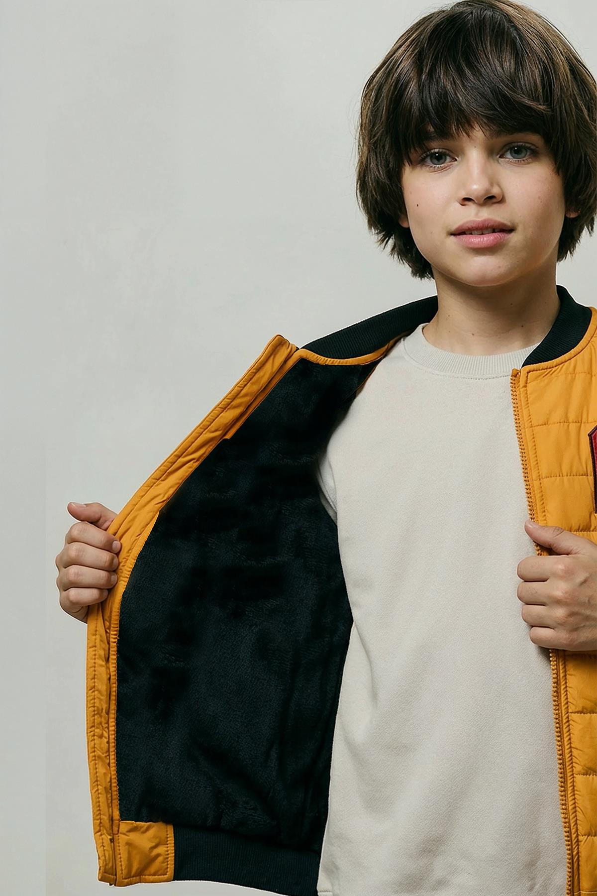 Erkek Çocuk İçi Peluşlu Nakış Detaylı Kapitone Kolej Ceket – Hardal