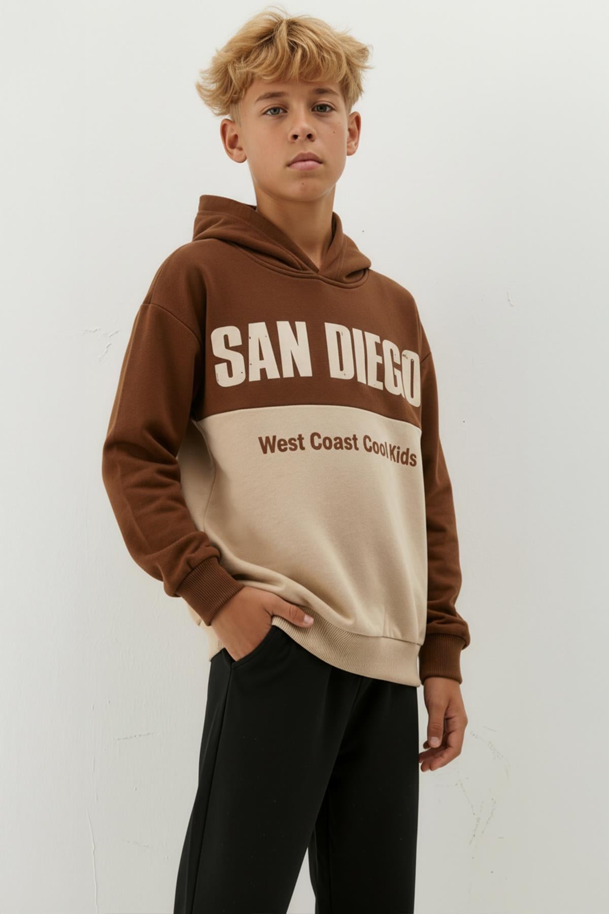 Erkek Çocuk Kapüşonlu Baskı Detaylı Parçalı Sweatshirt – Kahverengi/Taş