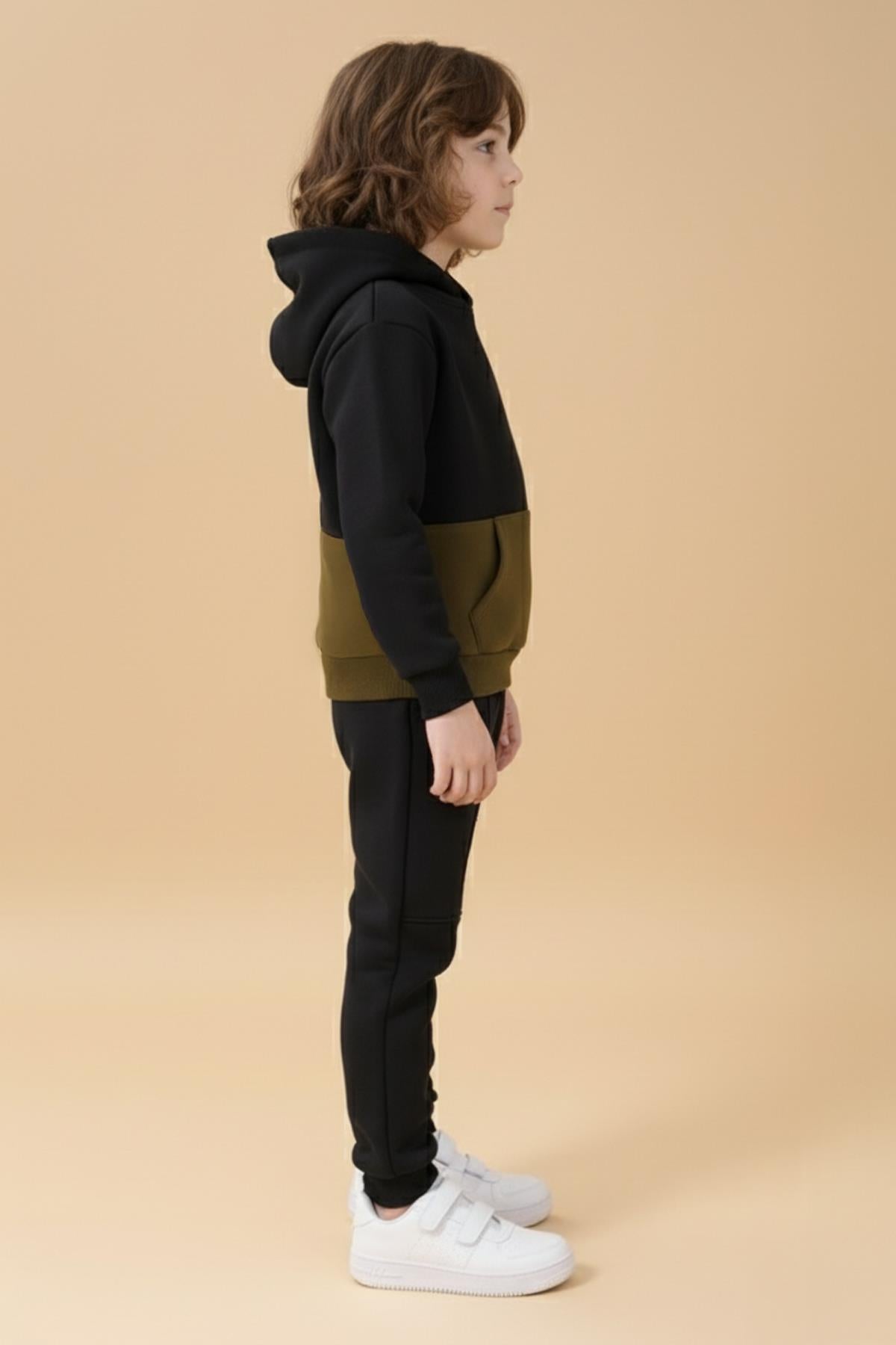 Erkek Çocuk Kapüşonlu Kanguru Cepli 2 Renk Sweatshirt ve Rahat Kalıp İçi Polarlı Jogger Alt Takım – Siyah & Haki