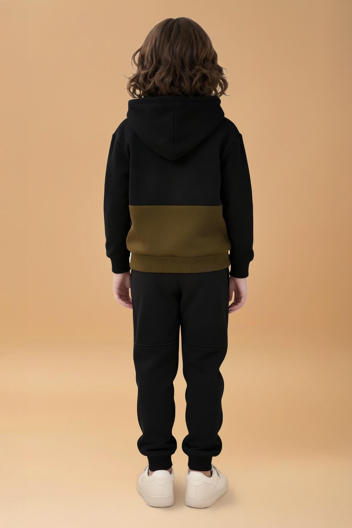 Erkek Çocuk Kapüşonlu Kanguru Cepli 2 Renk Sweatshirt ve Rahat Kalıp İçi Polarlı Jogger Alt Takım – Siyah & Haki