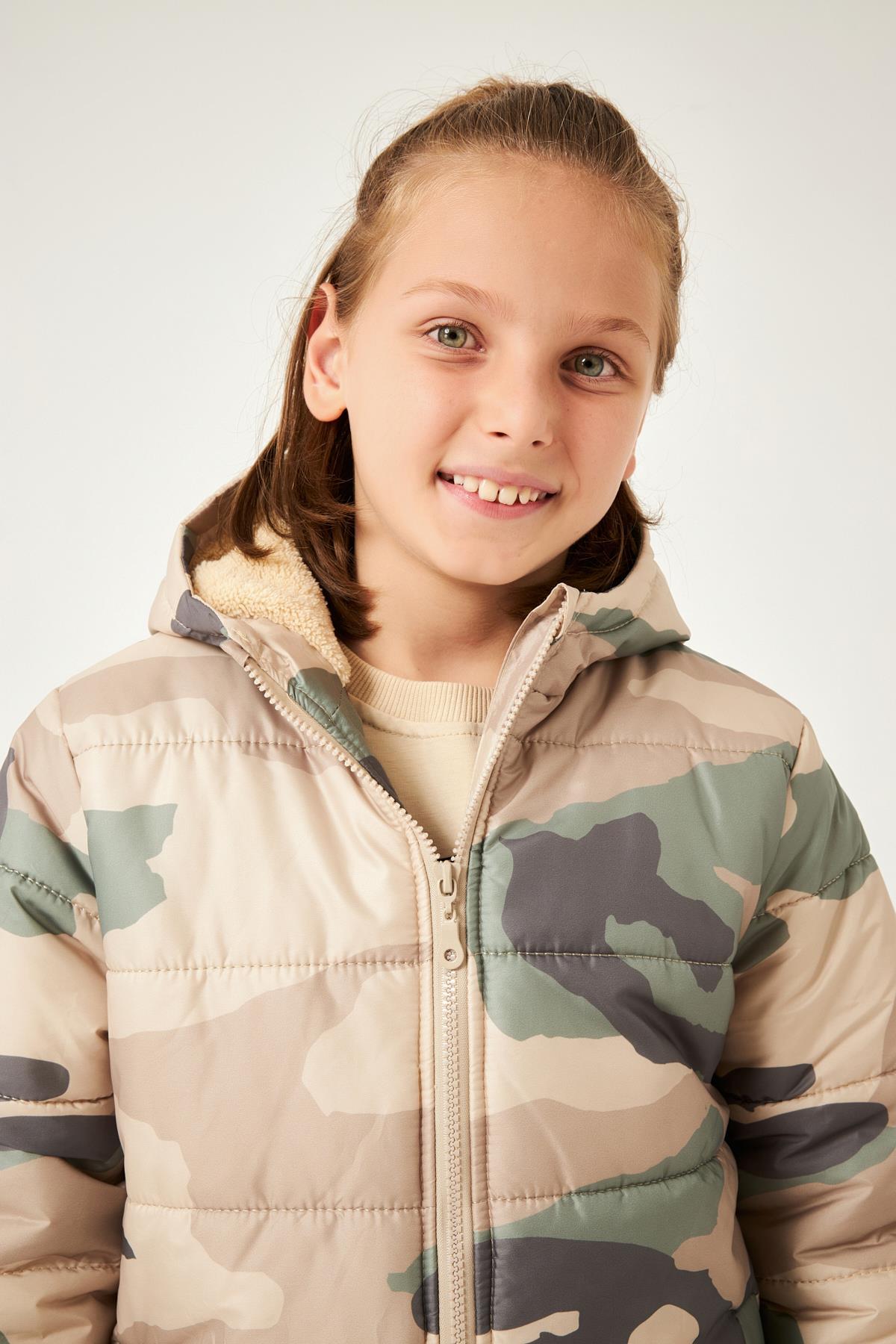 Kamuflaj Desenli Erkek Çocuk Mont
