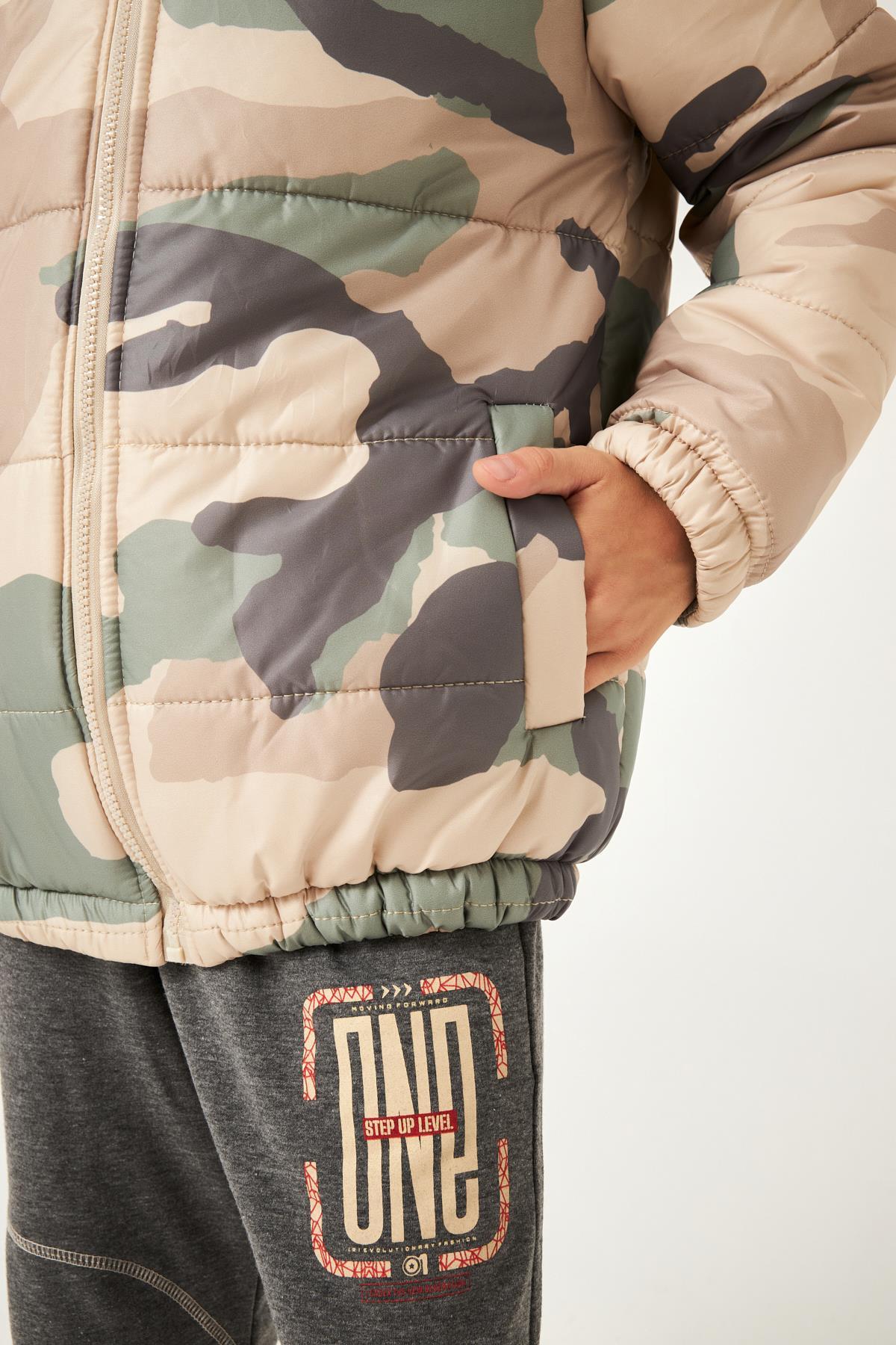 Kamuflaj Desenli Erkek Çocuk Mont