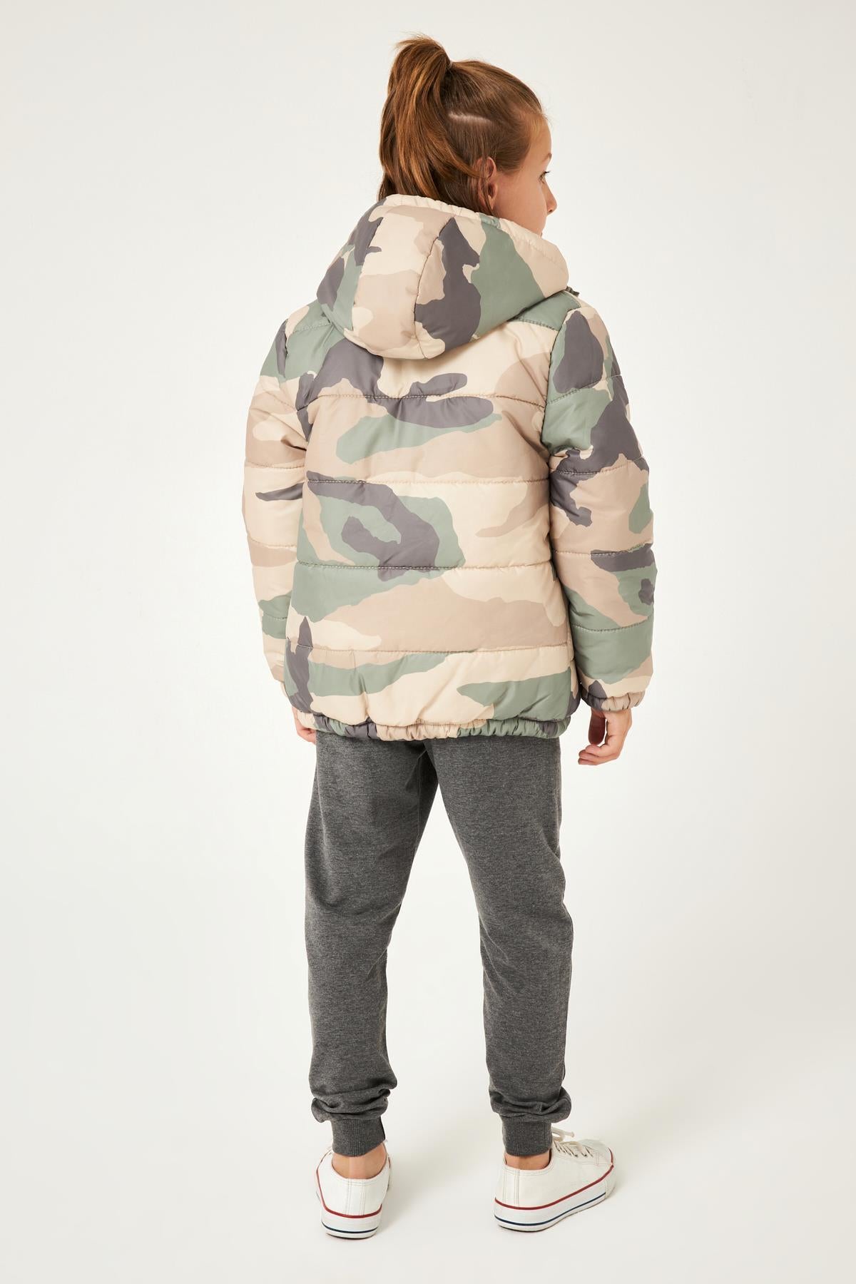 Kamuflaj Desenli Erkek Çocuk Mont