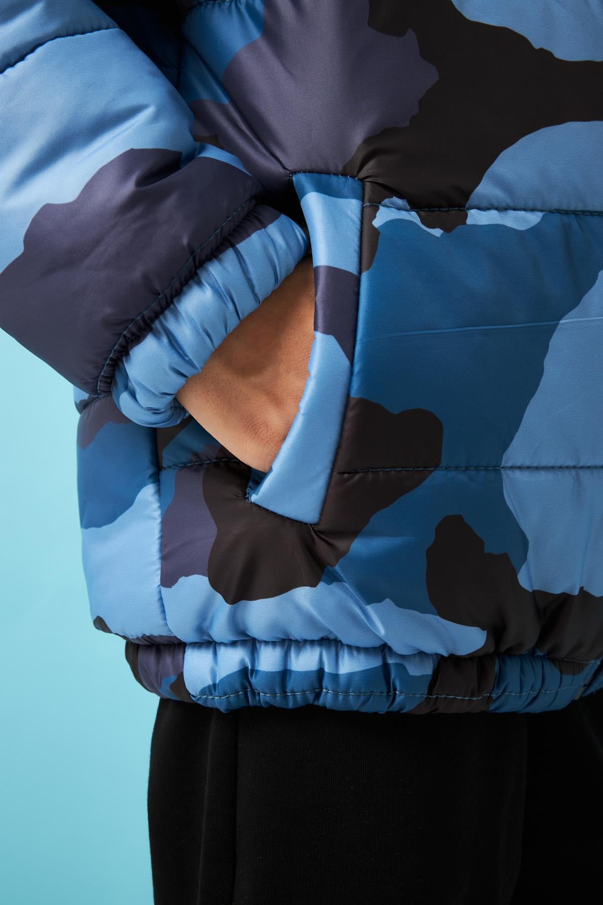 Kamuflaj Desenli Erkek Çocuk Mont