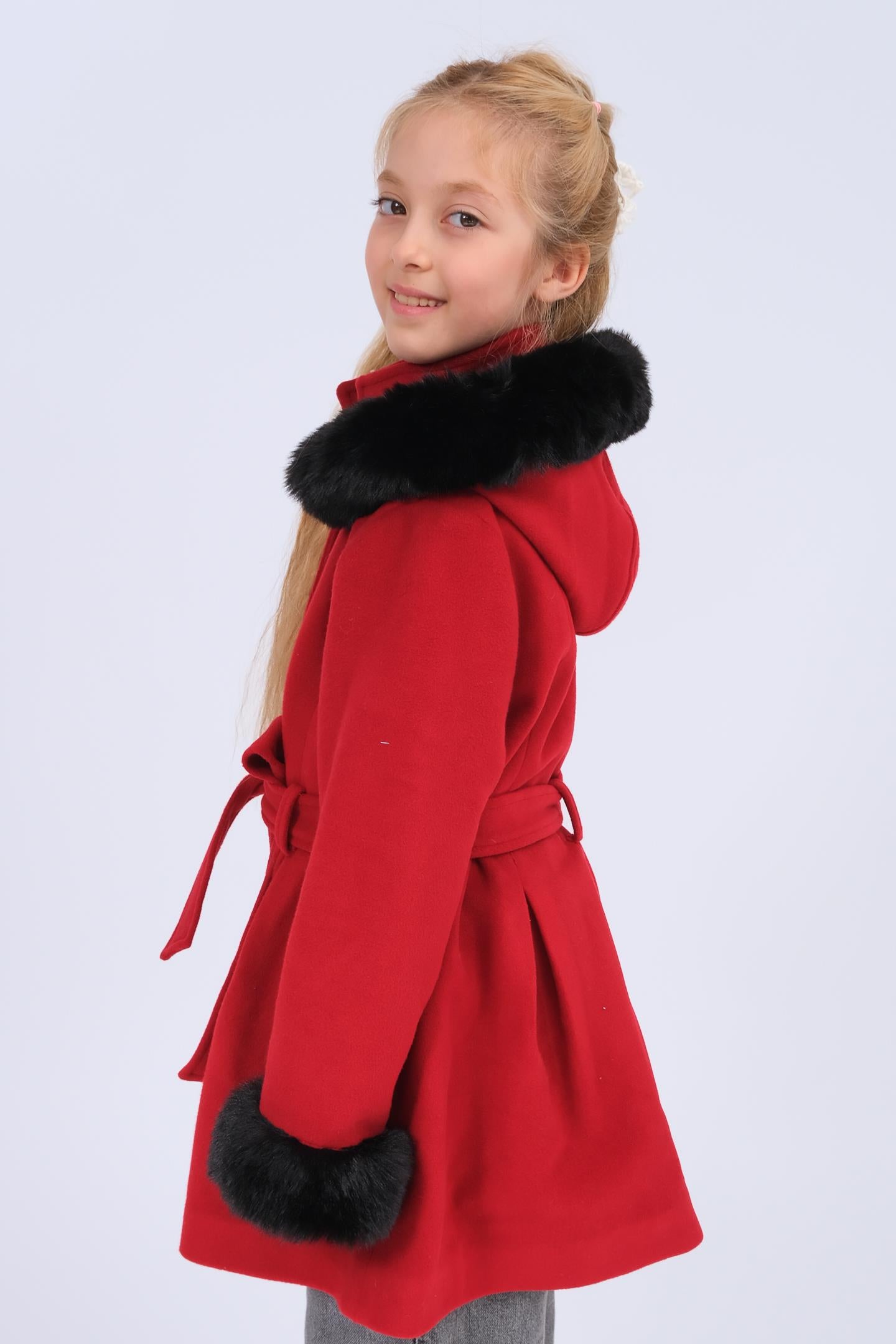 Kız Çocuk Kürk Detaylı Kapüşonlu Kuşaklı Kaşe Kaban – Kırmızı