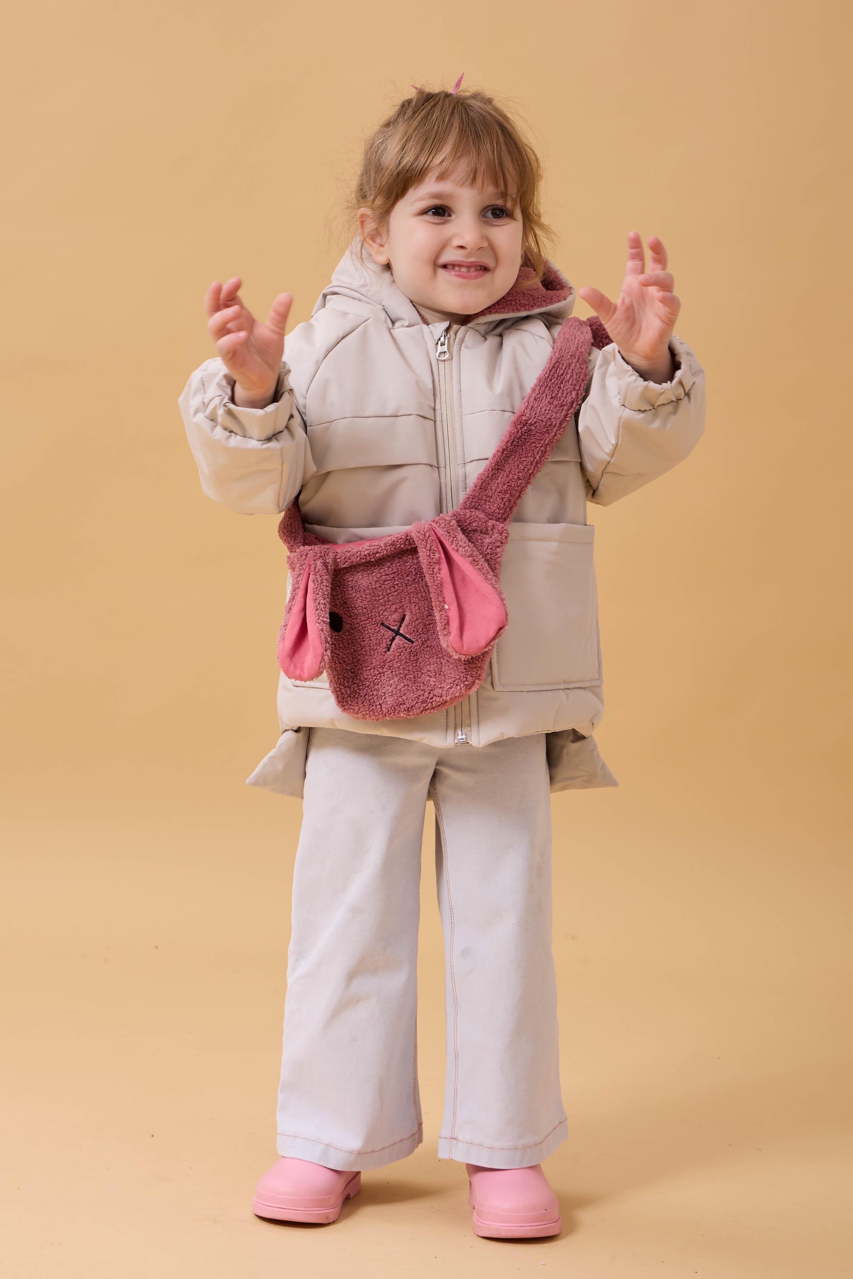 Kız Çocuk Kürklü Kulaklı ve Çanta Aksesuarlı Kalın Kışlık Mont