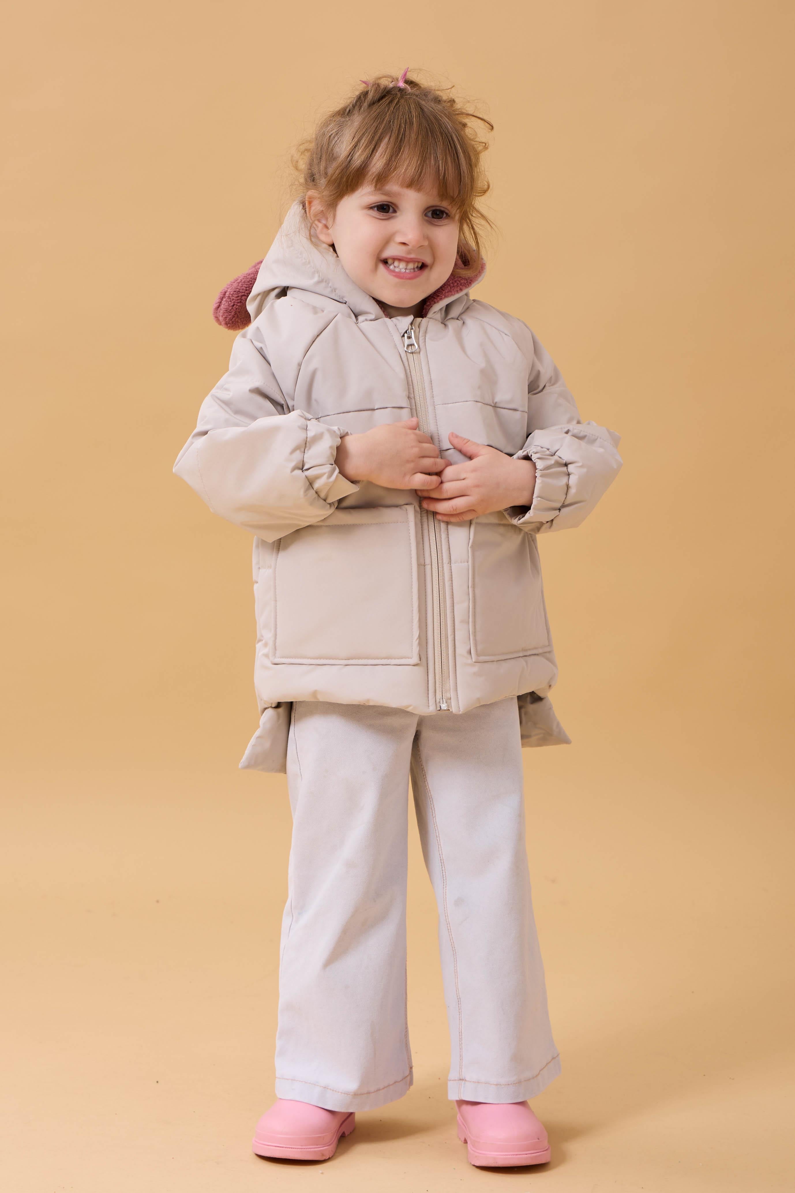 Kız Çocuk Kürklü Kulaklı ve Çanta Aksesuarlı Kalın Kışlık Mont Taş