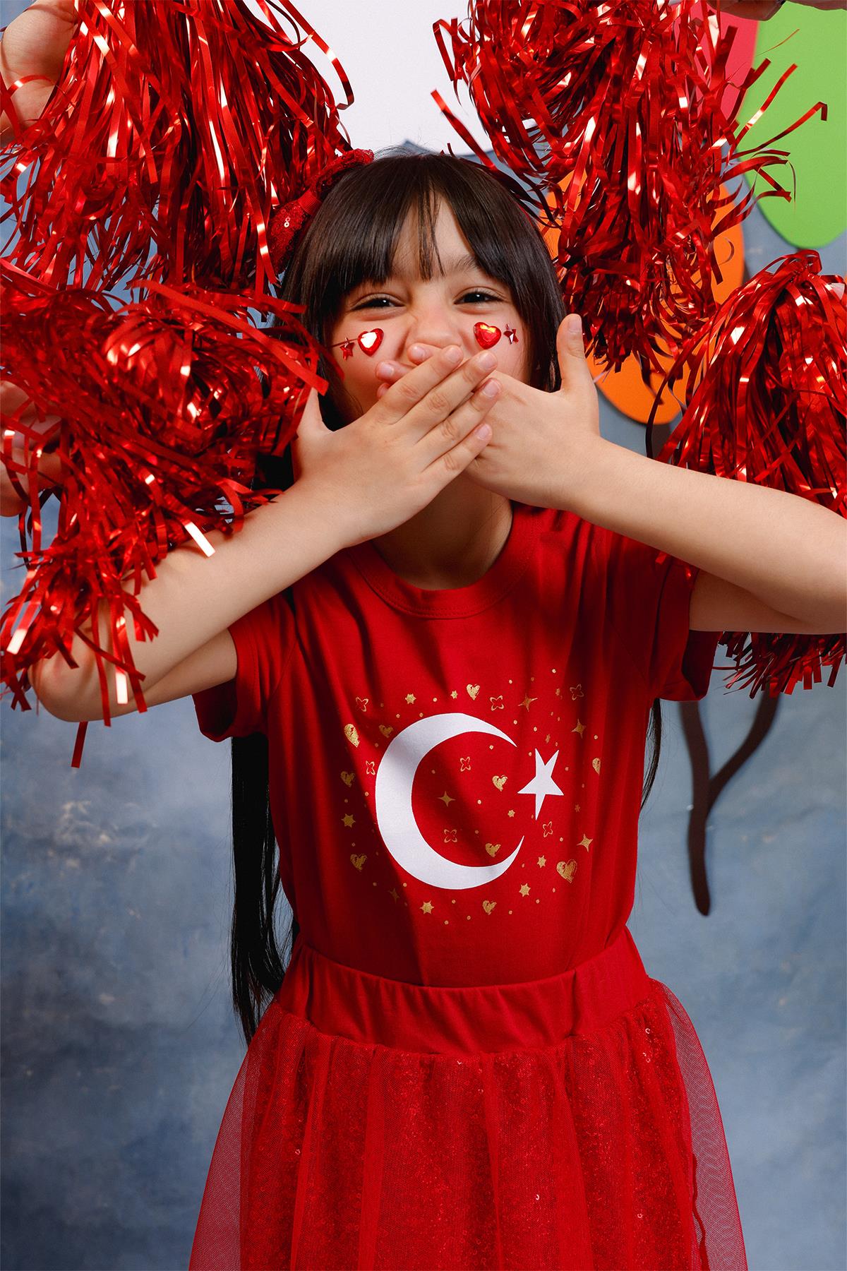 Kız Çocuk Türk Bayrak Baskılı Tişört ve Pul Payetli Etekli Takım