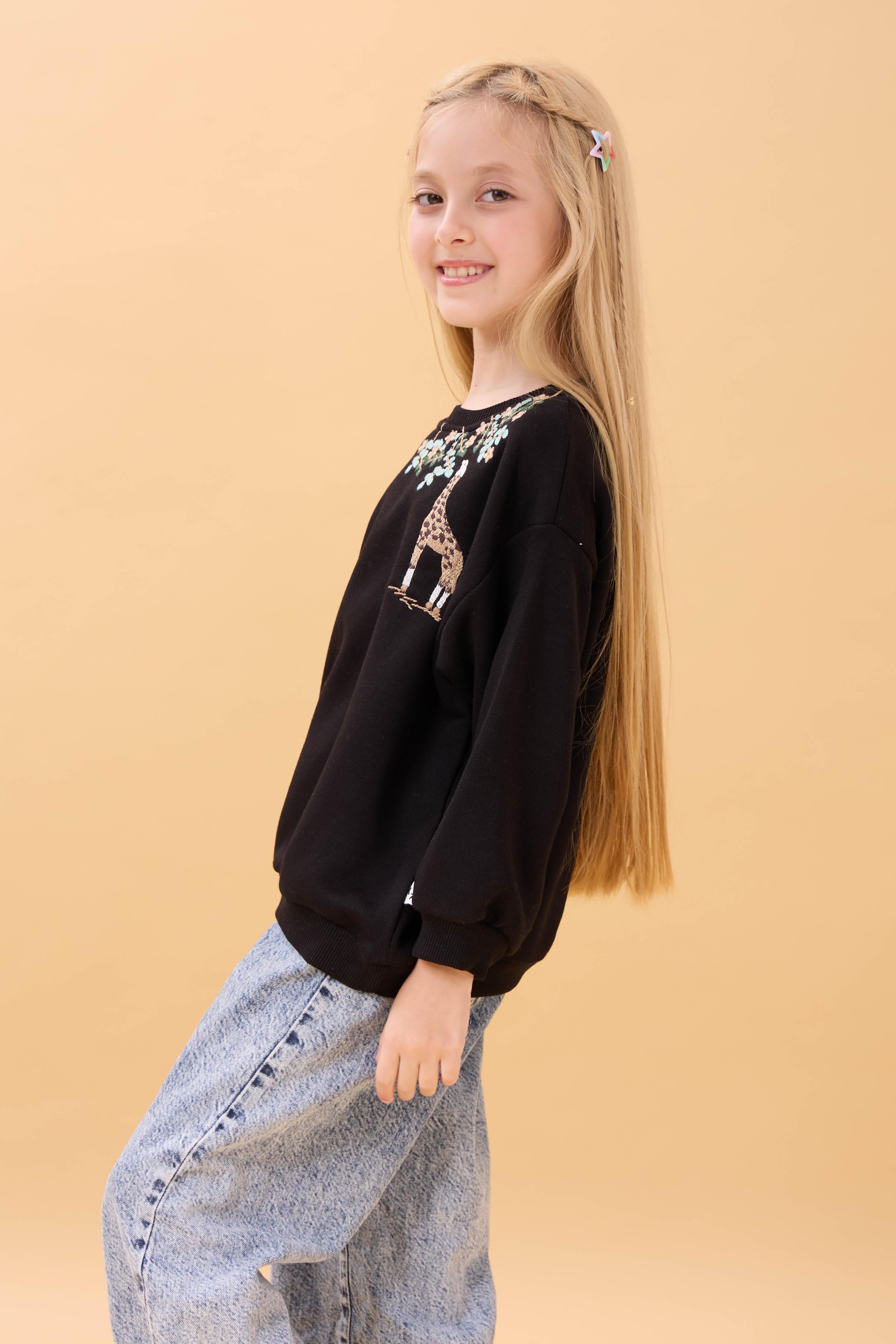 Kız Çocuk Zürafa Nakışlı Mevsimlik Oversize Sweatshirt – Siyah