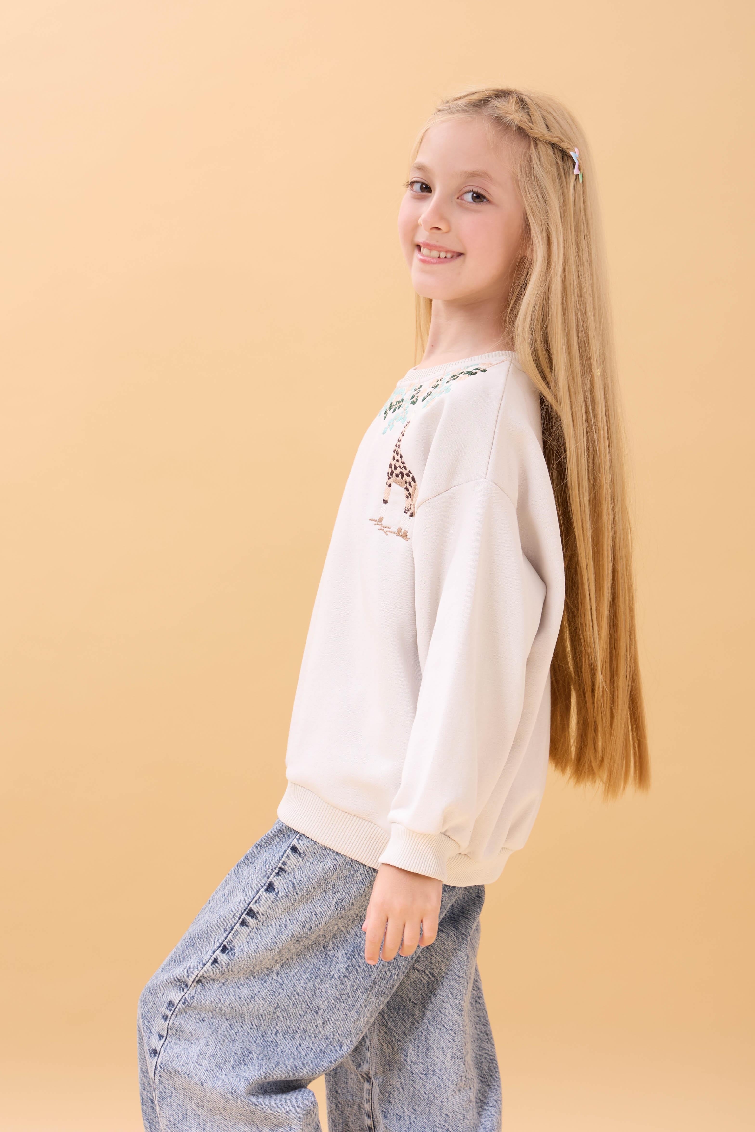 Kız Çocuk Zürafa Nakışlı Mevsimlik Oversize Sweatshirt – Taş