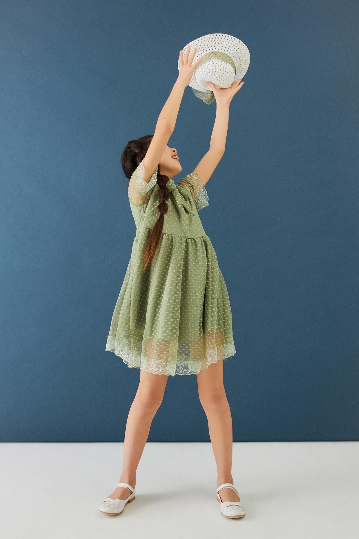 Şapka ve Hostes Yaka Detaylı Kız Çocuk Elbise