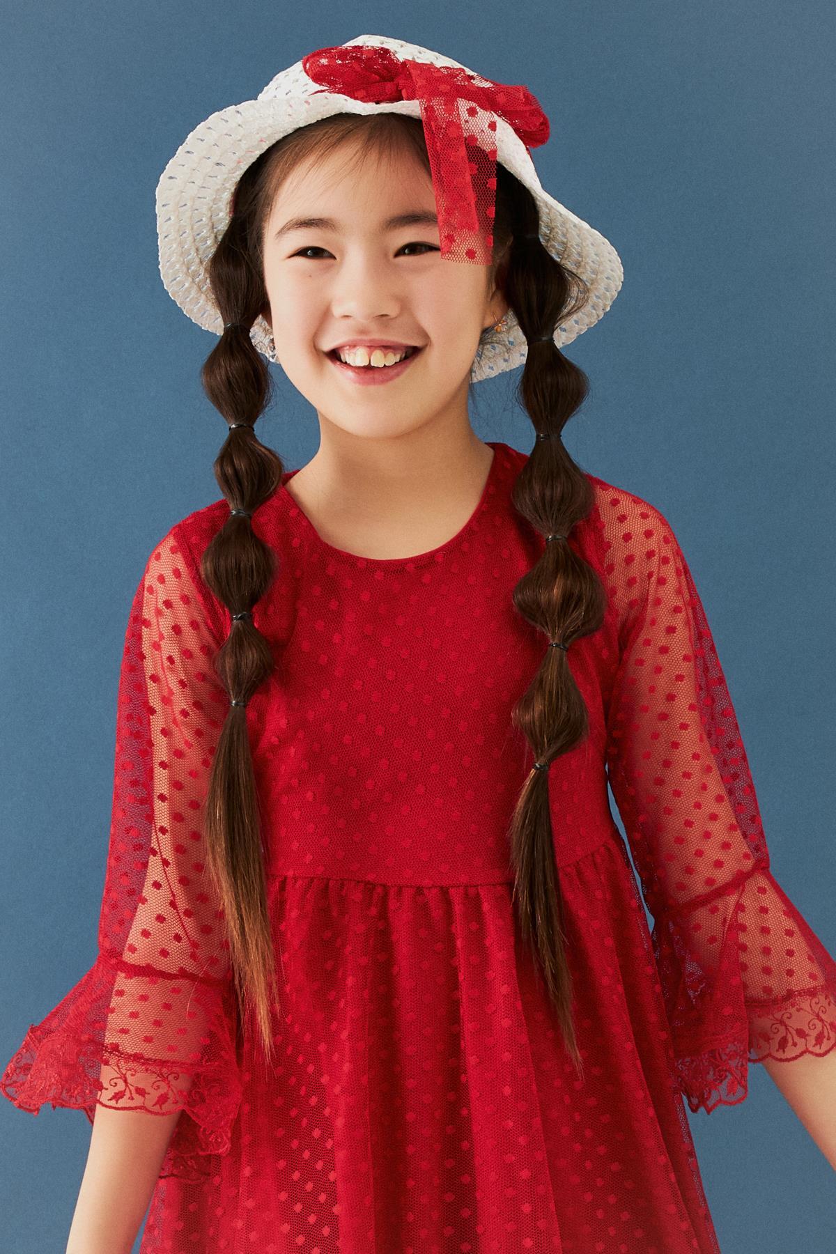 Şapka ve Kemer Detaylı Kız Çocuk Elbise